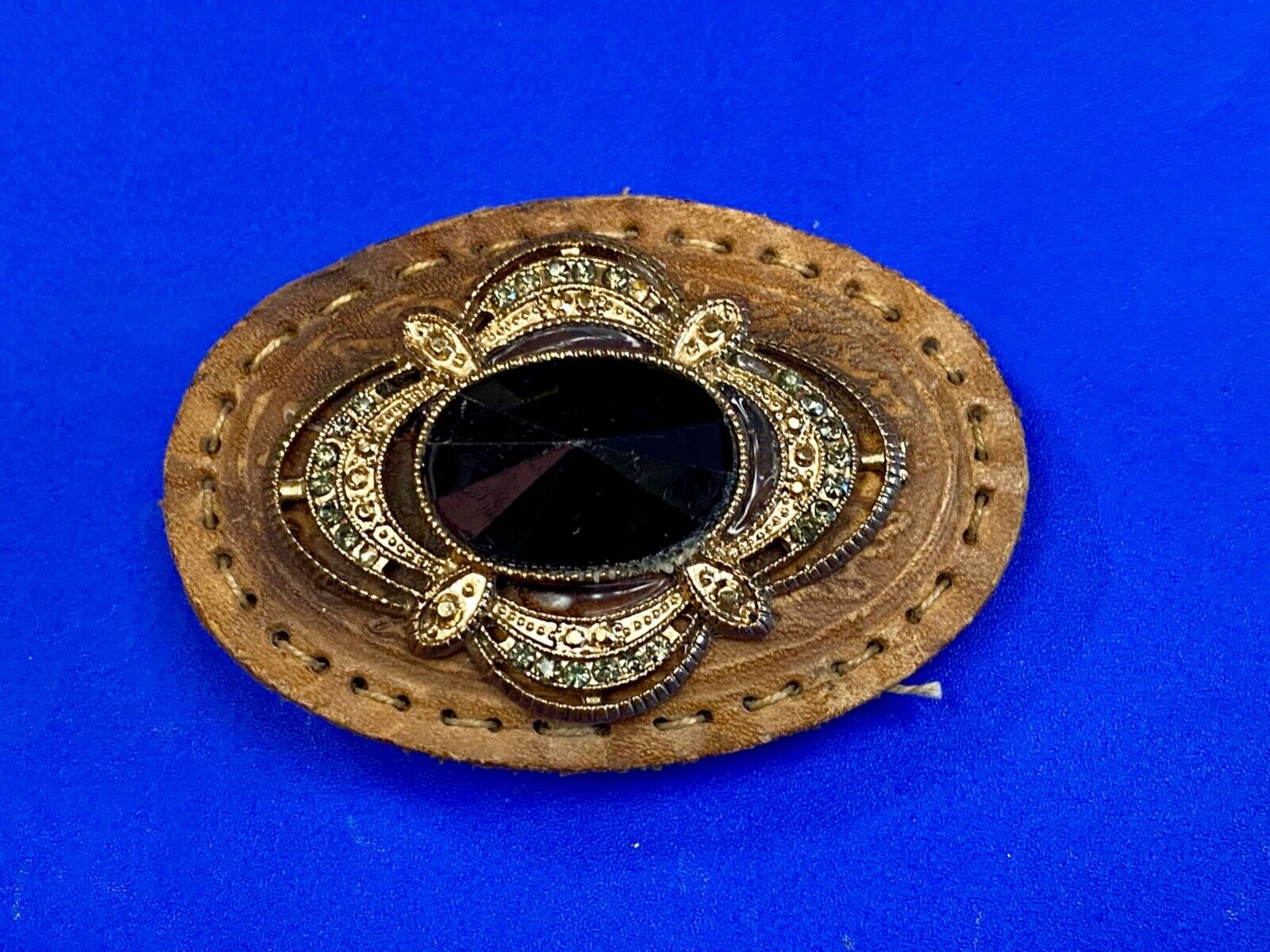 Vintage Leather oval belt buckle with cracked Oval Cab style center belt buckle
