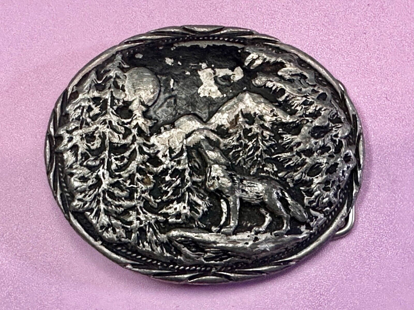 Alaska Wolf Howling at the Moon Vintage SSI Diamond Cut Belt Buckle Handmade USA