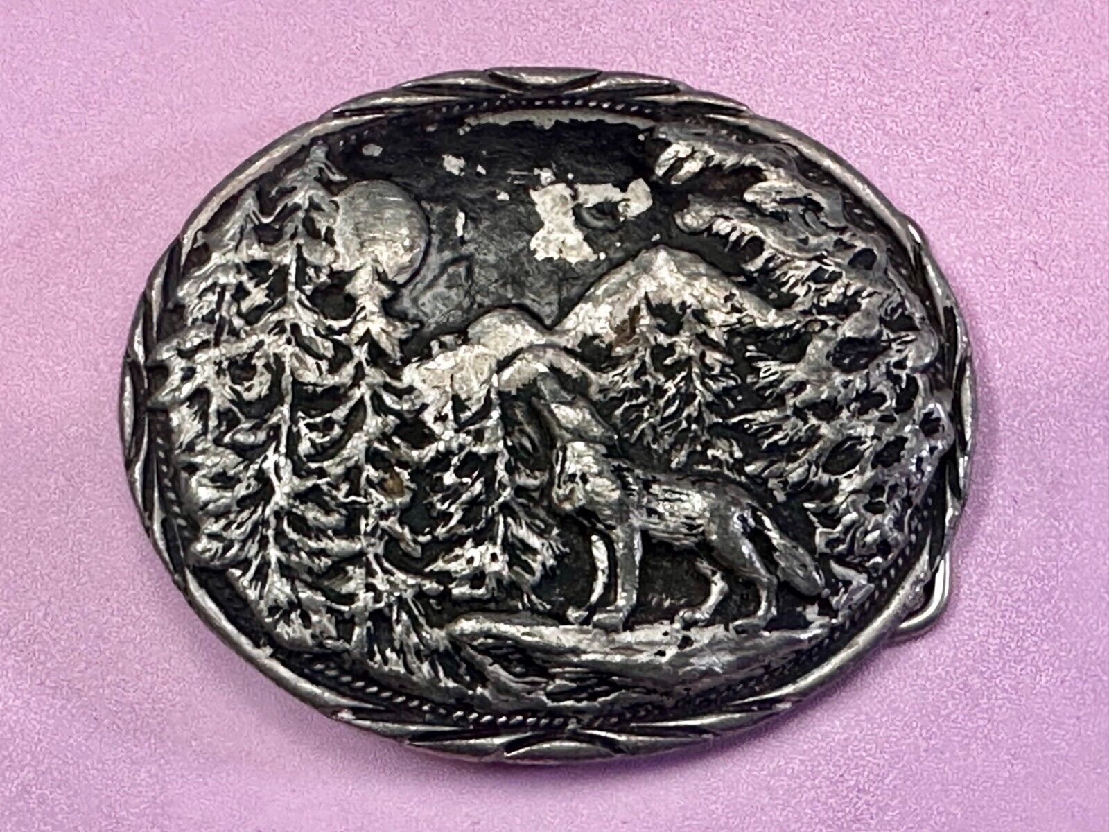 Alaska Wolf Howling at the Moon Vintage SSI Diamond Cut Belt Buckle Handmade USA