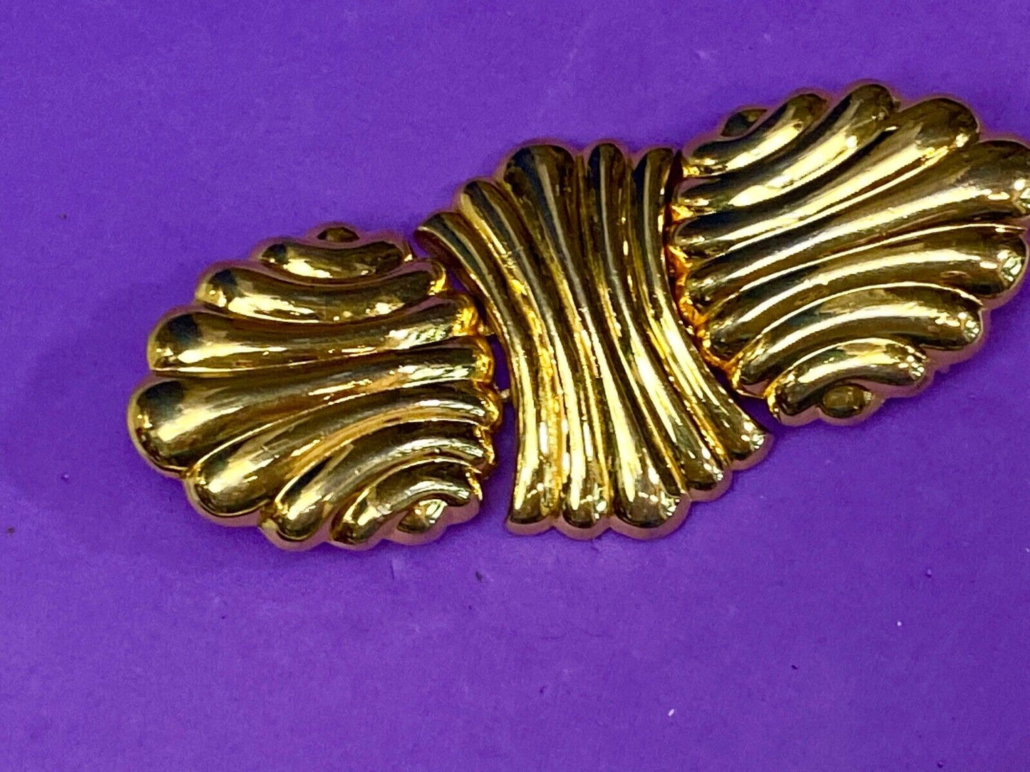 Vintage gold tone There piece interlocking leaf belt buckle BY Dotty Smith 