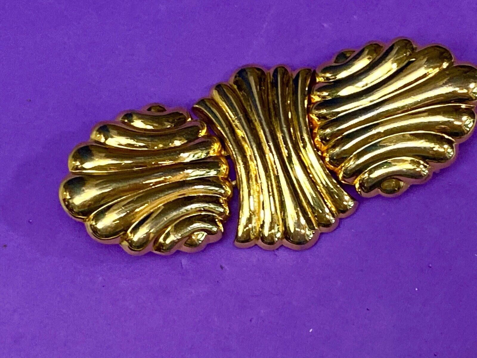 Vintage gold tone There piece interlocking leaf belt buckle BY Dotty Smith 