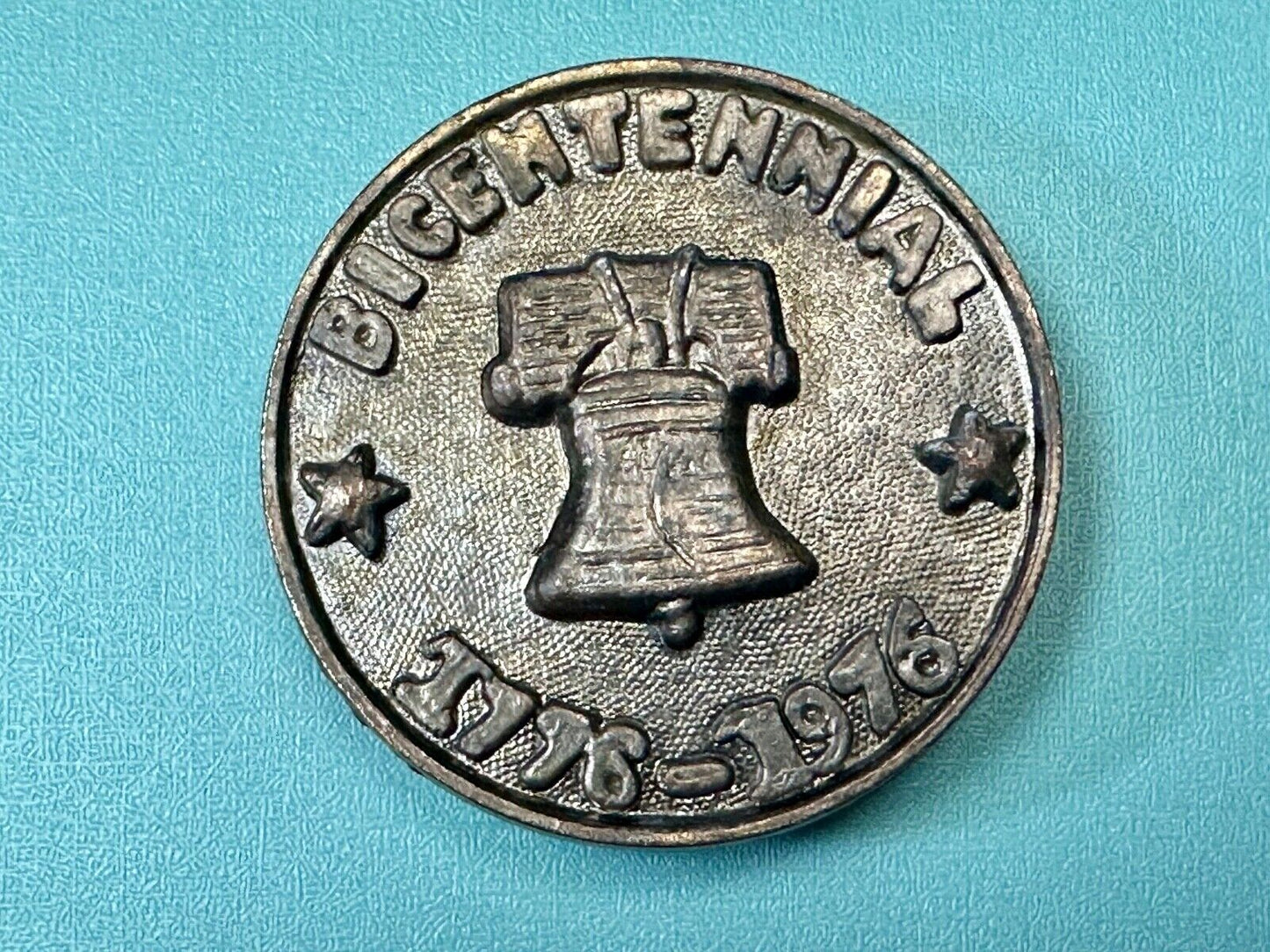 Vintage Liberty Bell Bicentennial 1976 round belt buckle