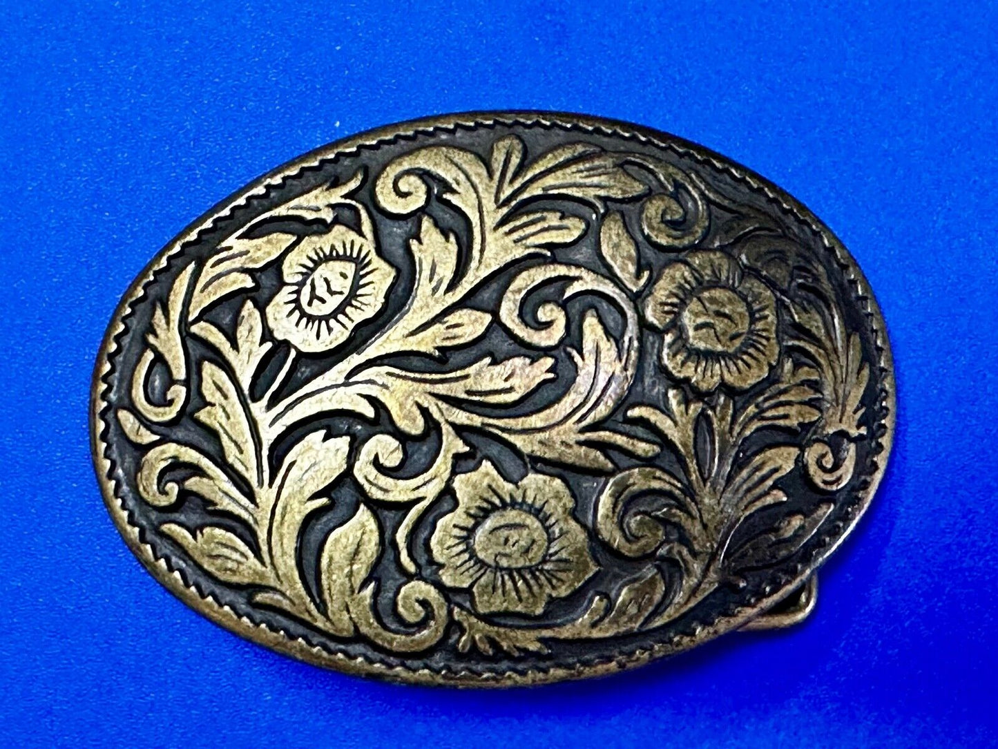 Vintage black and gold tone western flower floral theme cowboys belt buckle
