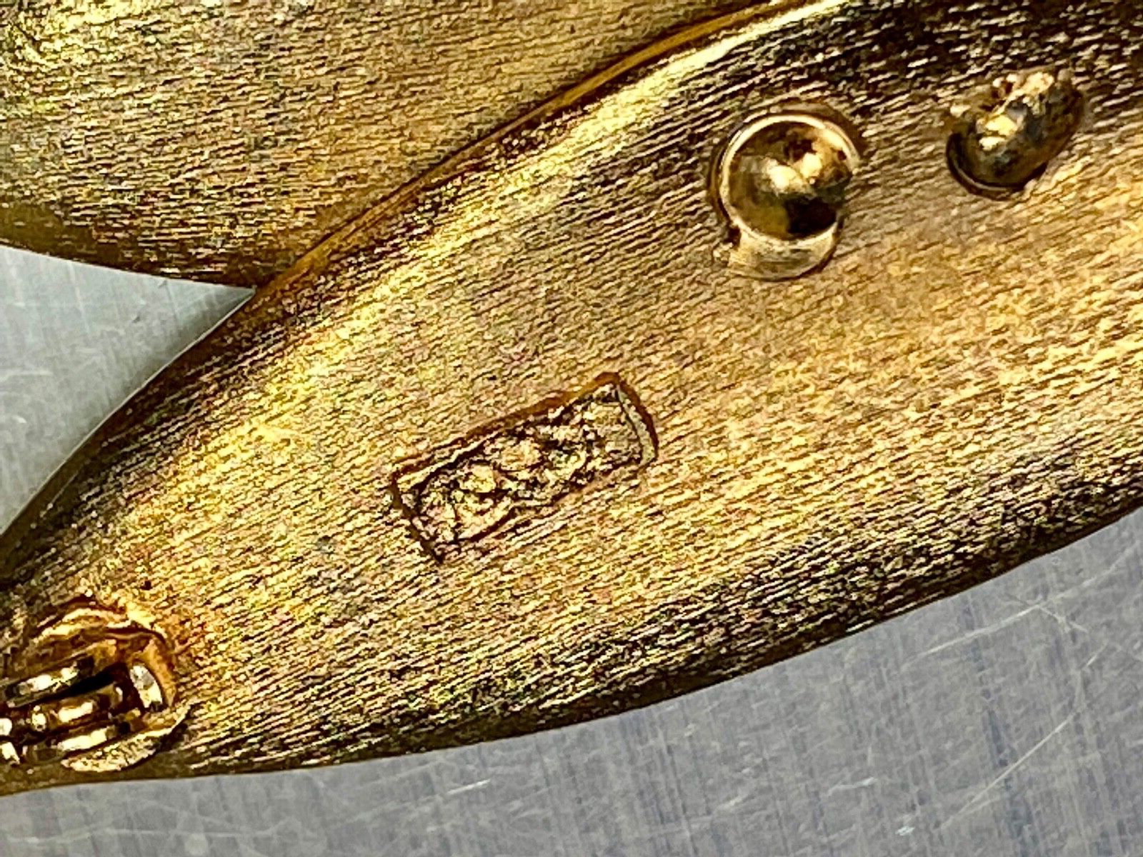 Unique Two Leaf Brushed And Etched Gold Tone Signed Quality Brooch Pin