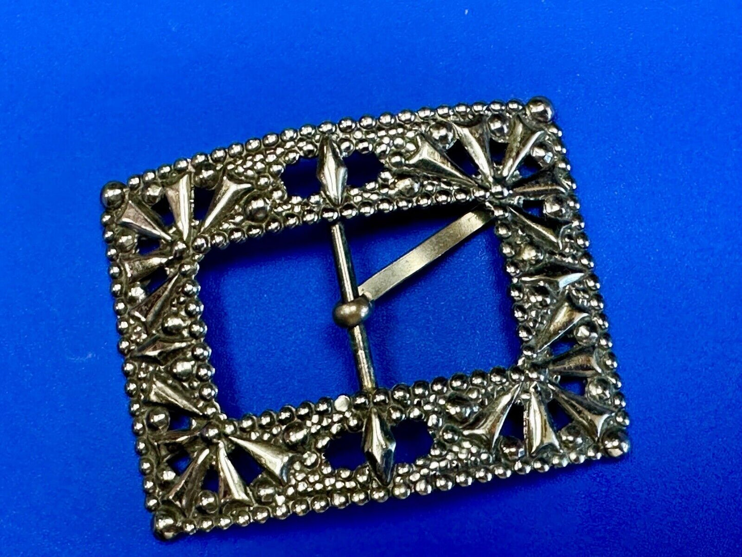 Antique silver color rectangular see through ornate belt buckle
