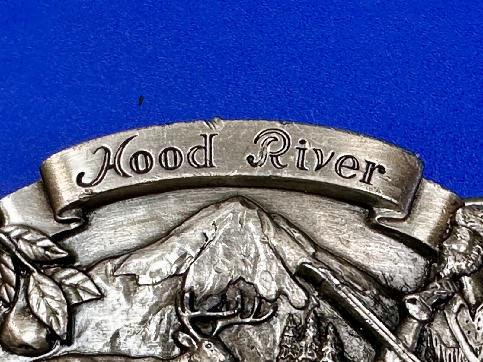Mt. Hood River Valley Oregon Majestic Scenery Vtg 1981 Commemorative Belt Buckle