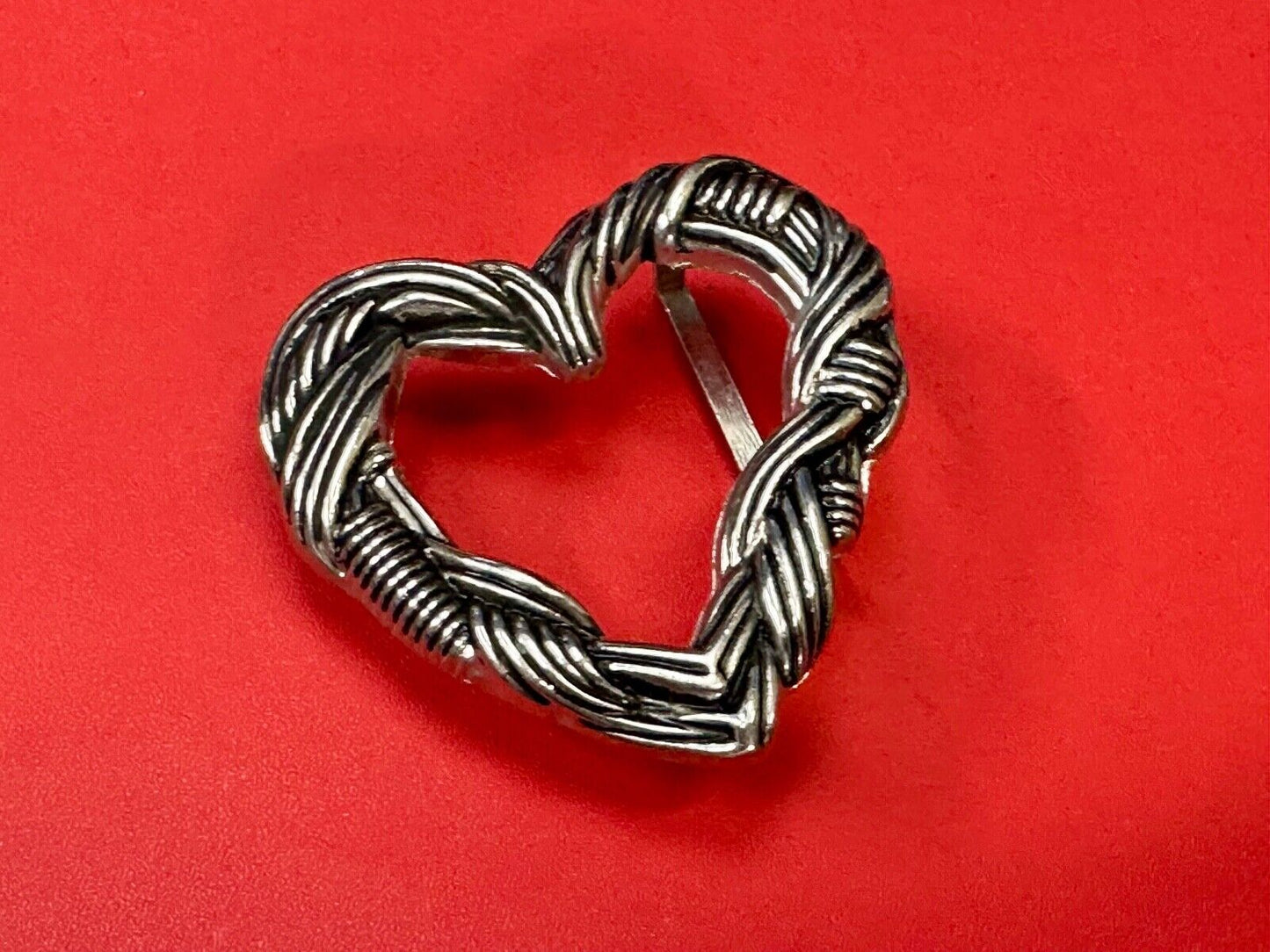 Adorable Twisted HEART - rope wire pattern small 2" wide cutout belt buckle