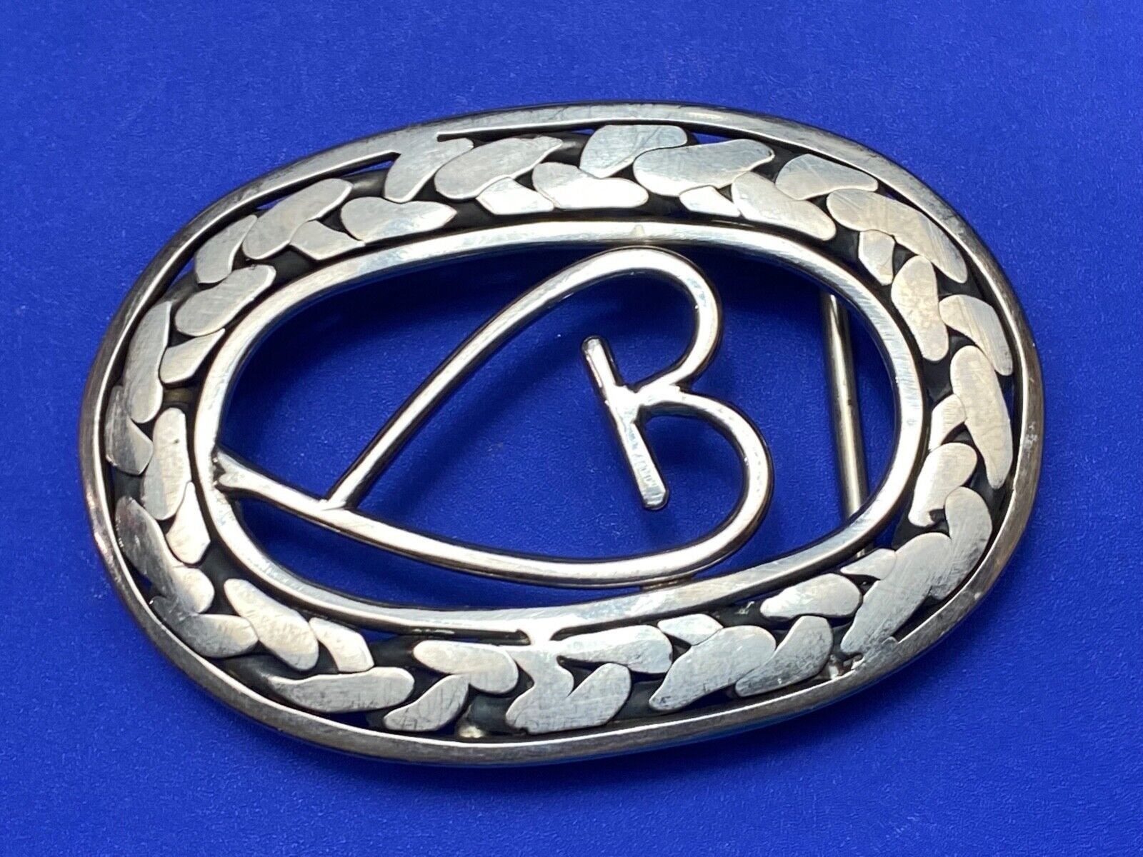 Artisan Beautiful Heart inside of open oval flower Art belt buckle