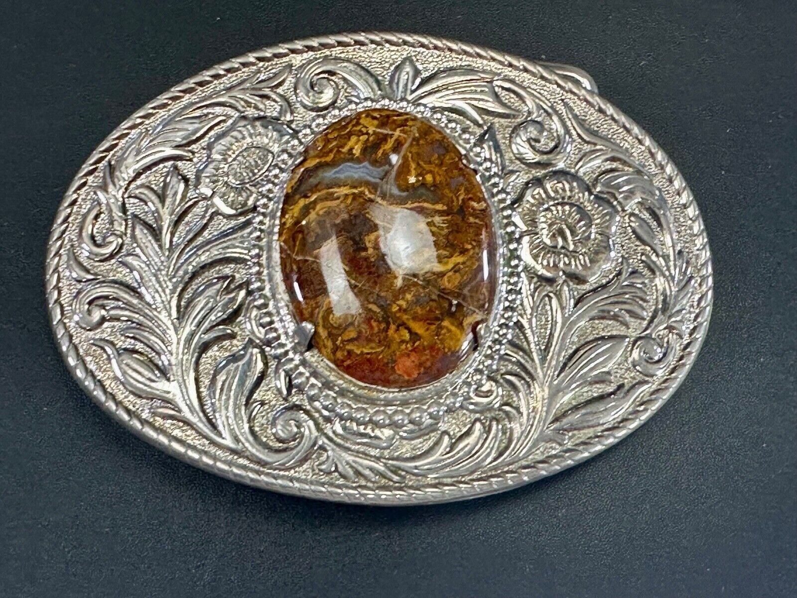 Beautiful cabochon cab stone centerpiece on western silver tone belt buckle