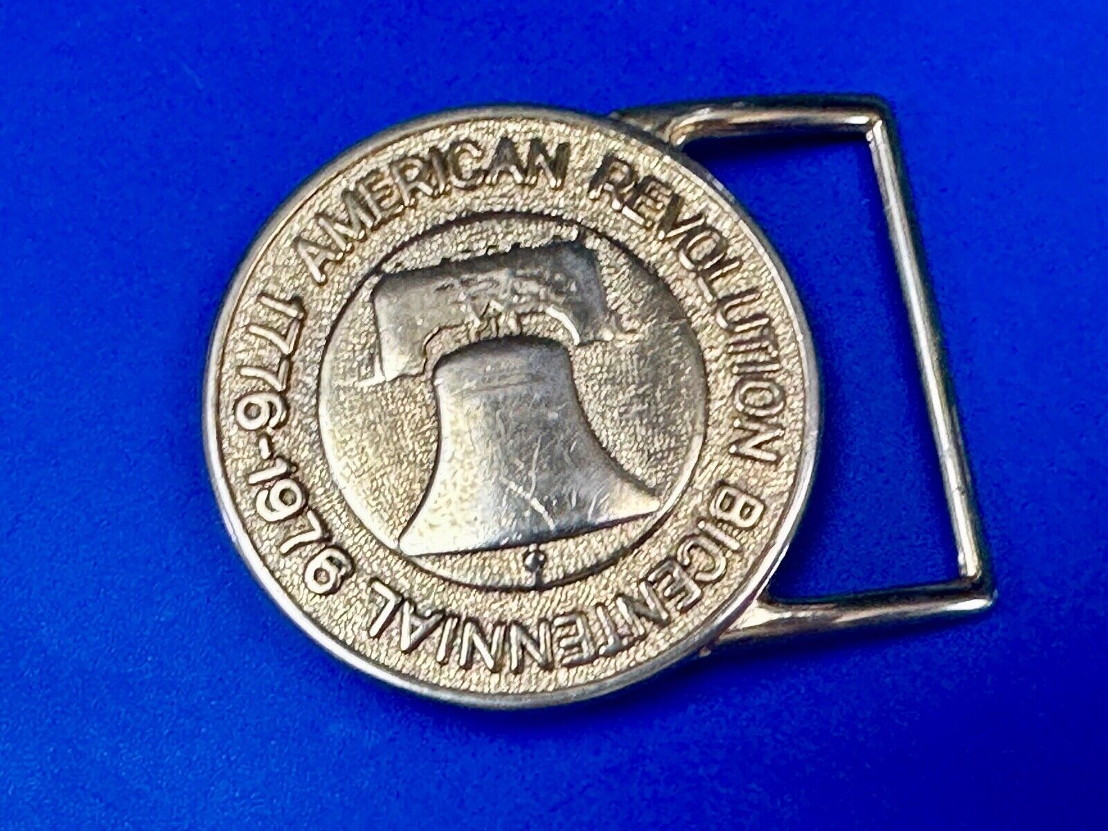 American Revolution bicentennial liverty bell round gold tone belt buckle