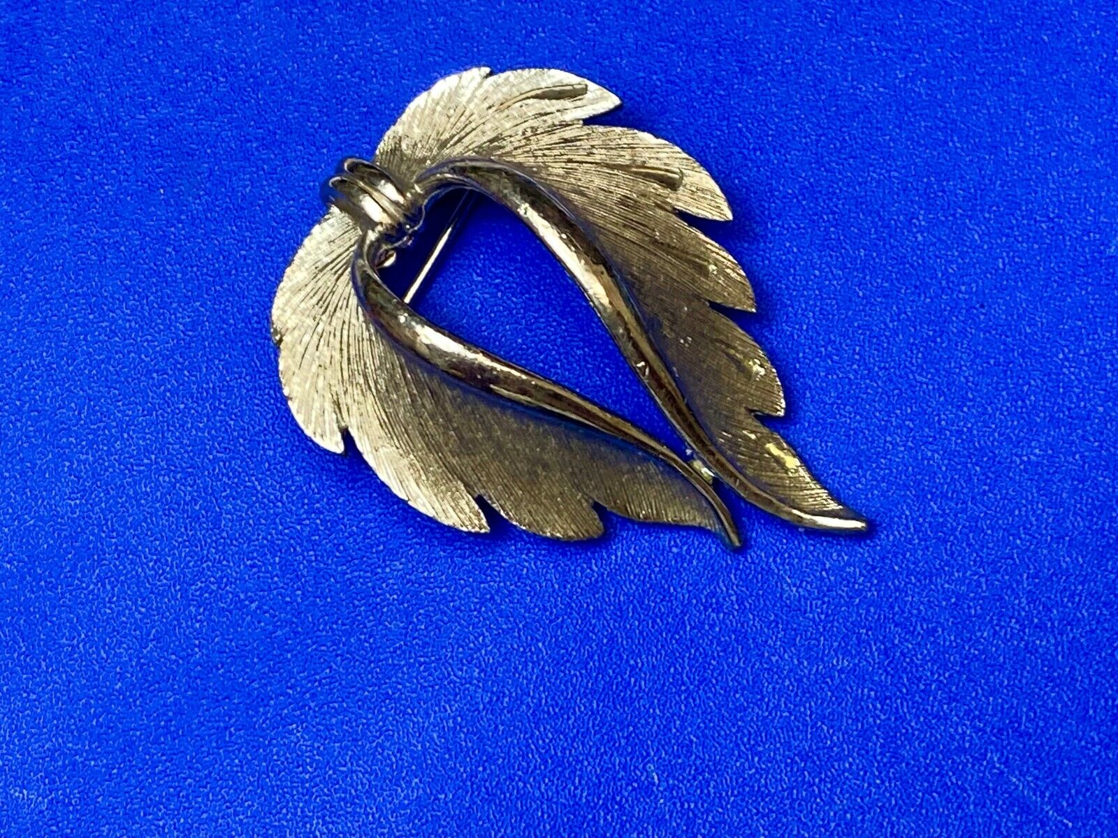 Vintage LEAF shaped silver tone JJ Jonette Brooch pin