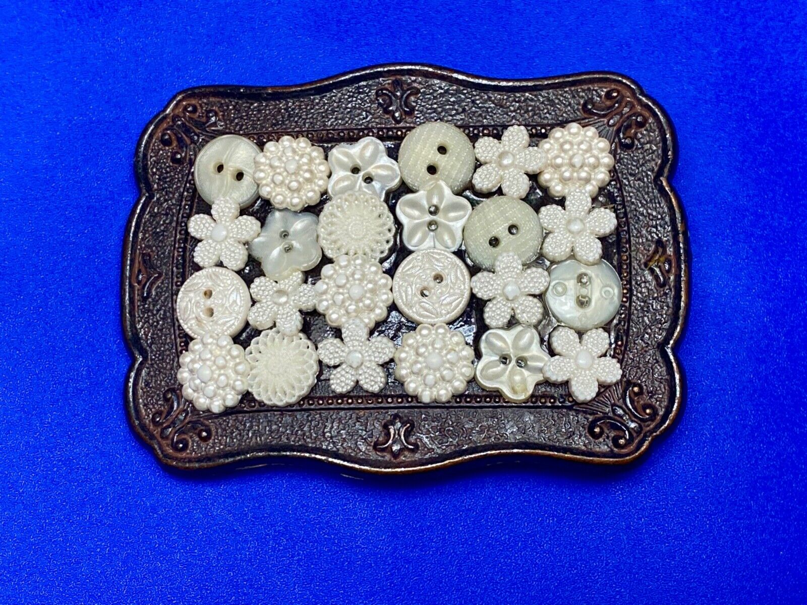 Artisan? Cute Button Steampunk Style Western Framed Belt Buckle