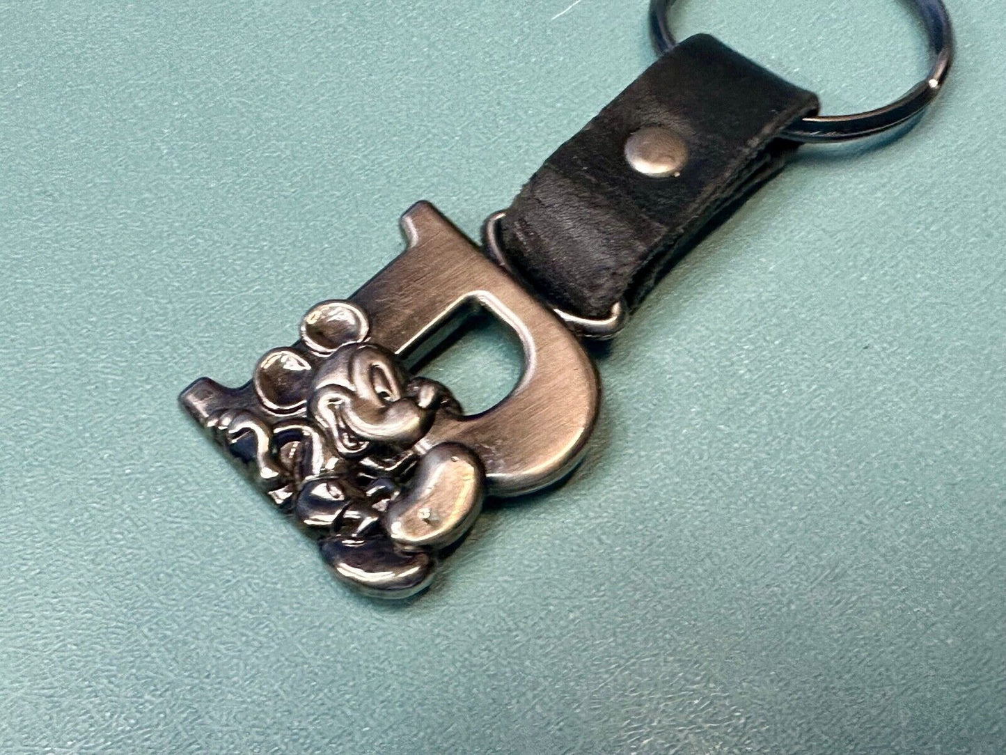 VINTAGE LETTER INITIAL P or B MICKEY MOUSE DISNEY KEYCHAIN LEATHER FOB