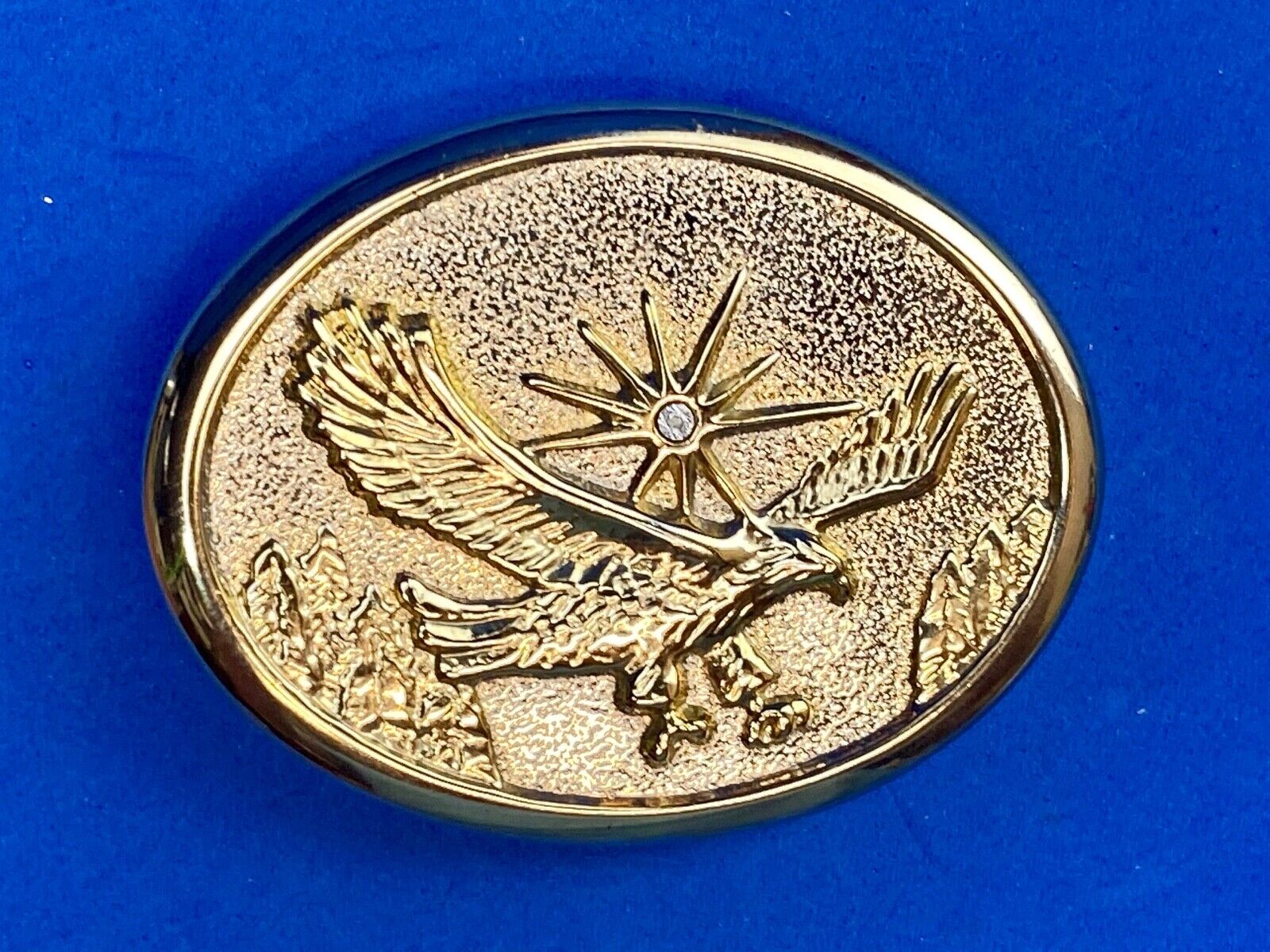 VINTAGE GOLD TONE AMERICAN EAGLE IN FLIGHT BELT BUCKLE WITH Starburst! 