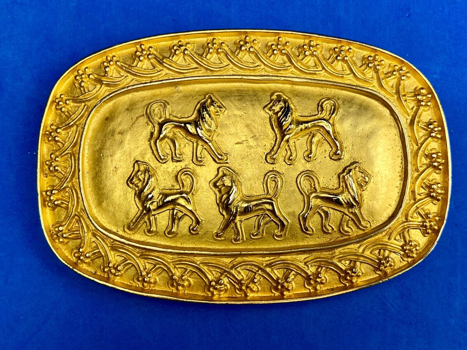 almost 5" wide, Doreen Ryan THE LION  - DR94 Vintage belt buckle 