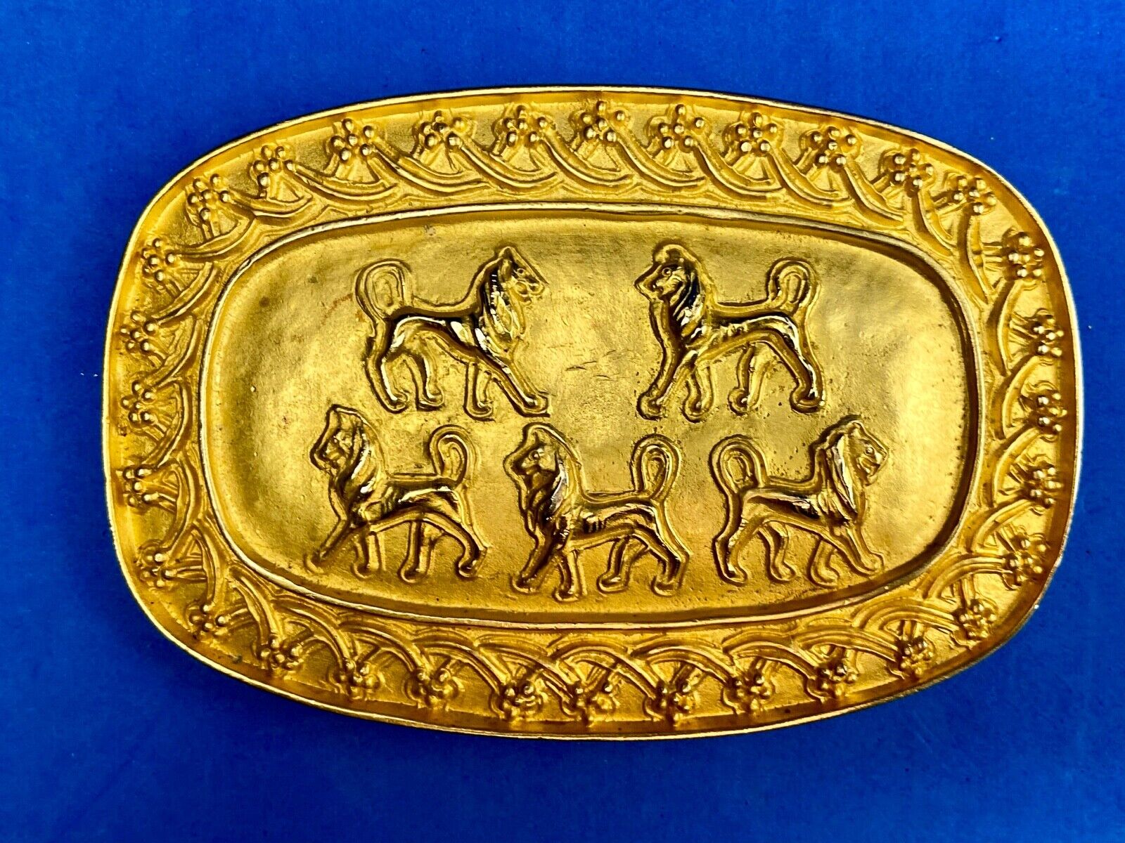 almost 5" wide, Doreen Ryan THE LION  - DR94 Vintage belt buckle 
