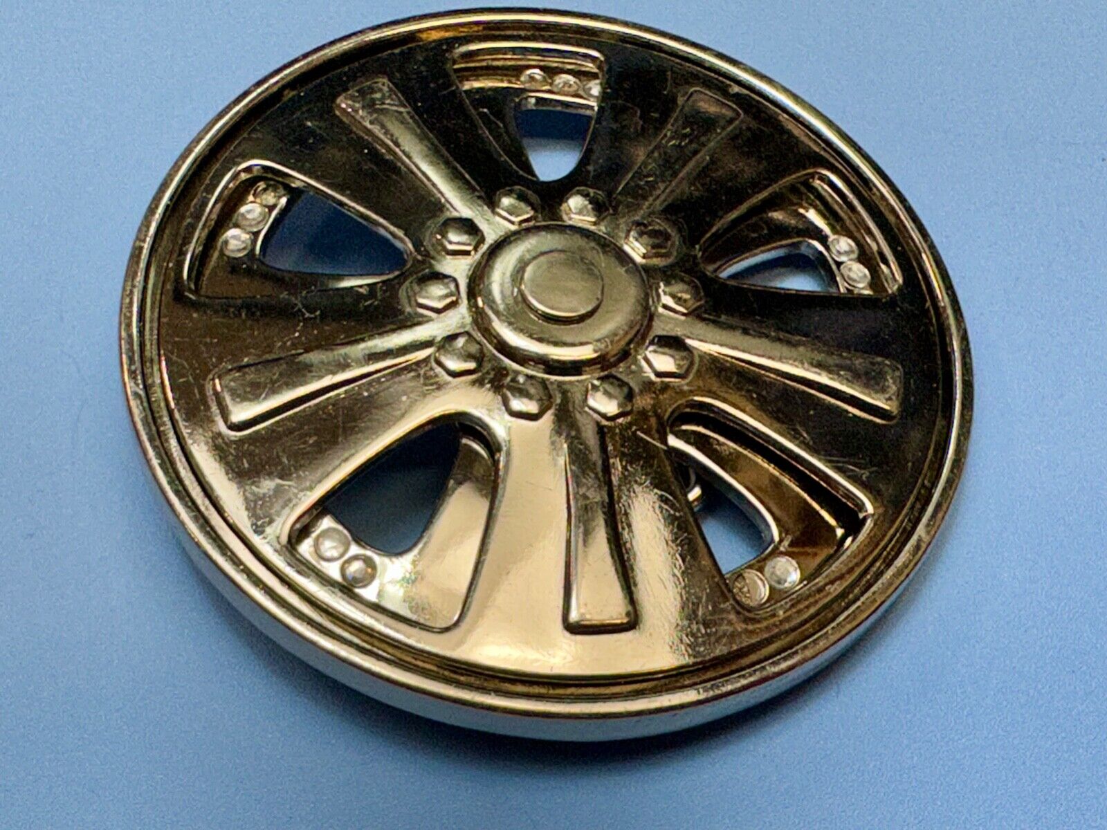Tricked out Car Wheel Tire Rim silver color SPINNER moving belt buckle