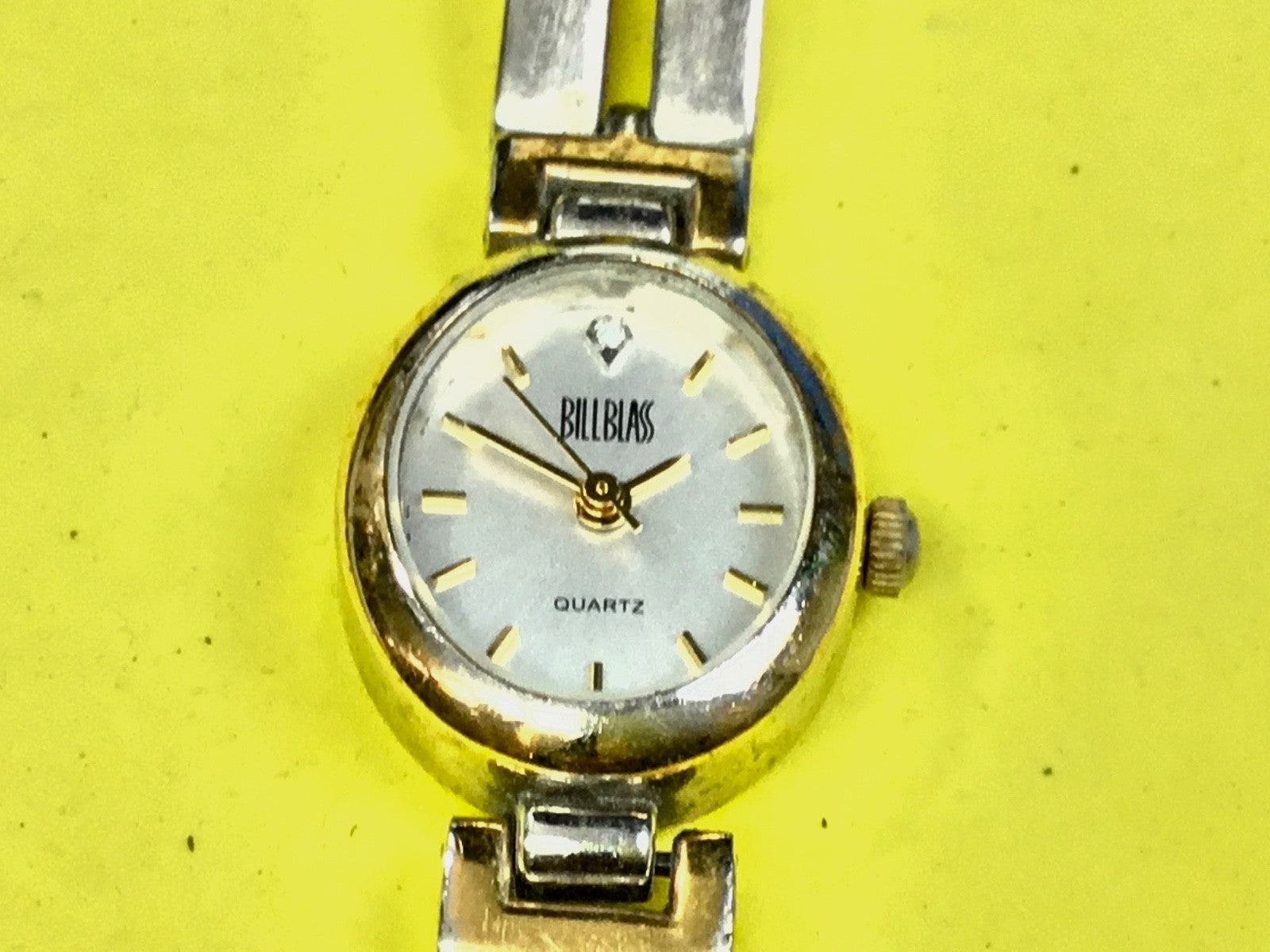  Bill Blass Gold / Silver tone Women's Oval Dress  Watch BS2050 Working well!  