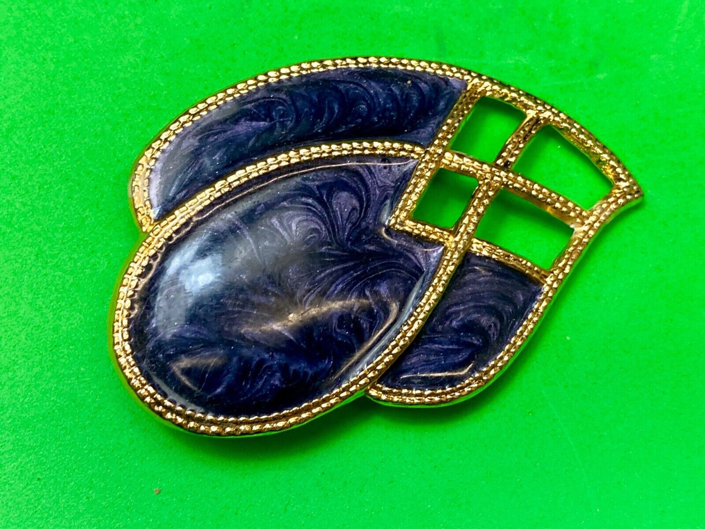 Vintage DayLor Tear Rain Drop style retro gold tone belt clip buckle