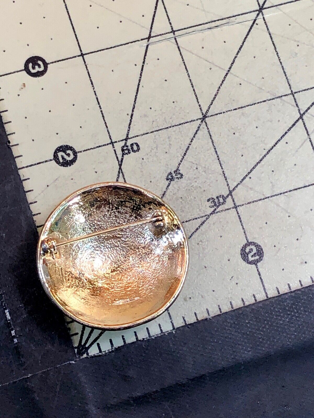 Vinage AJC Fashion brooch pin - Gold tone hat?   Circular pattern   unique! 