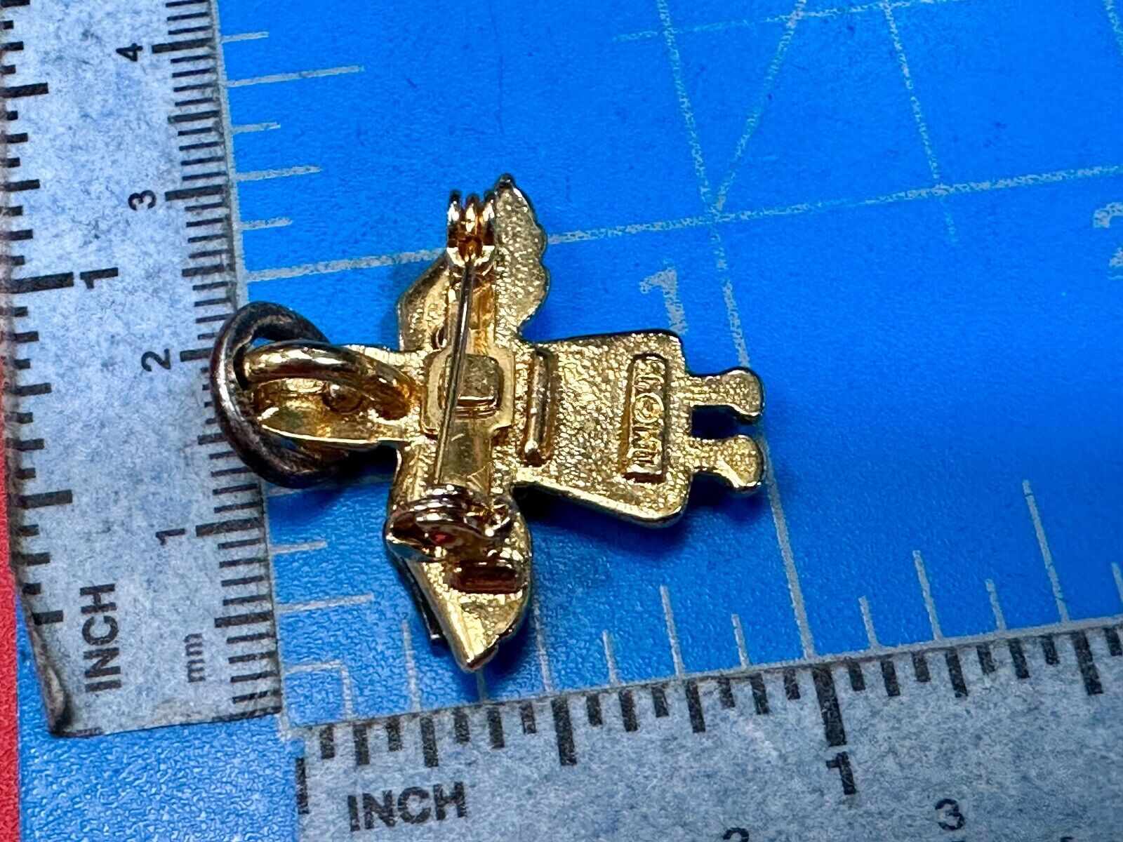 Angel Flying Away!   Vintage two tone Adorable small Vintage pin brooch
