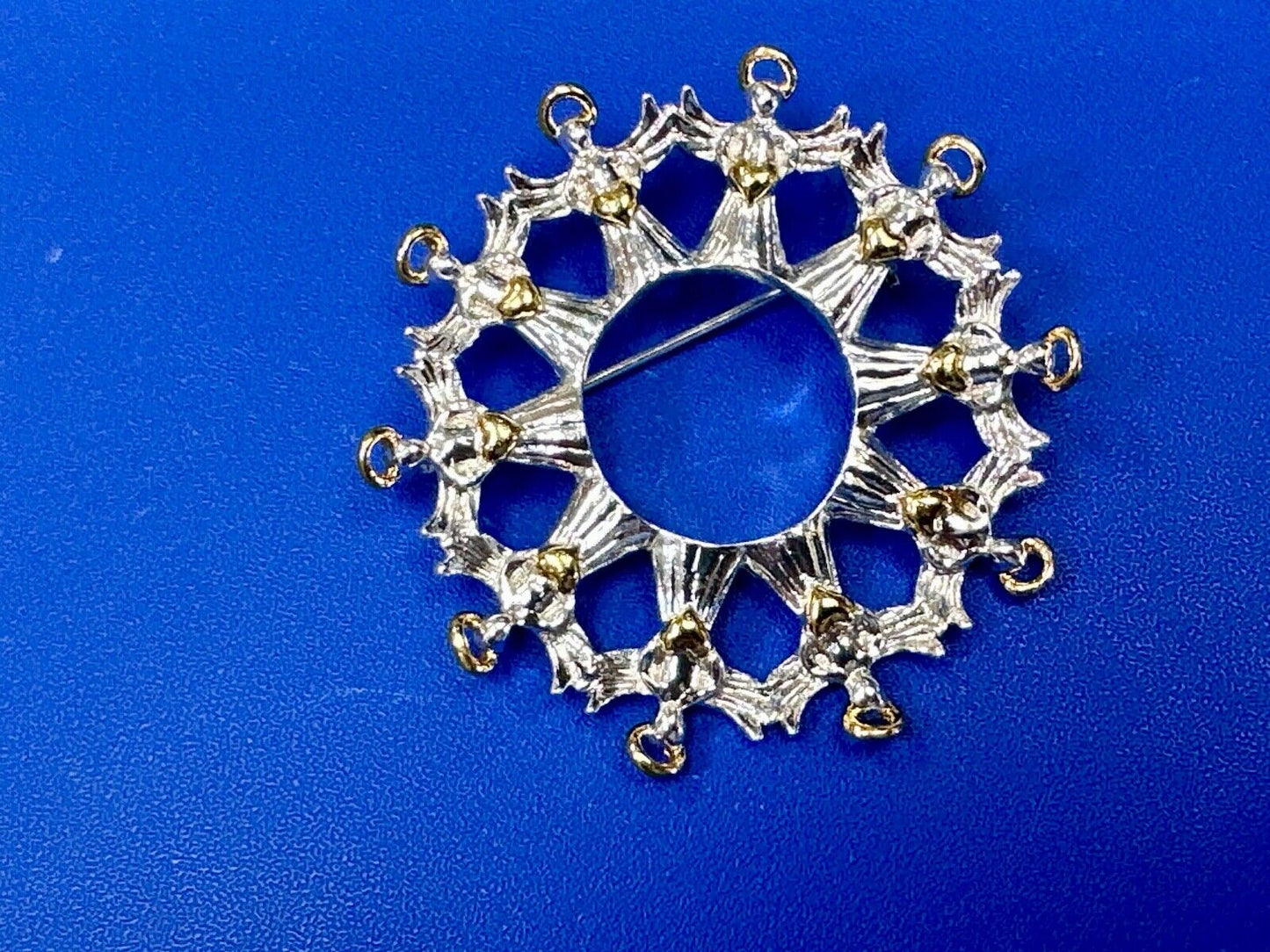 Angles in Circular pattern holiday wreath Avon signed vintage brooch pin