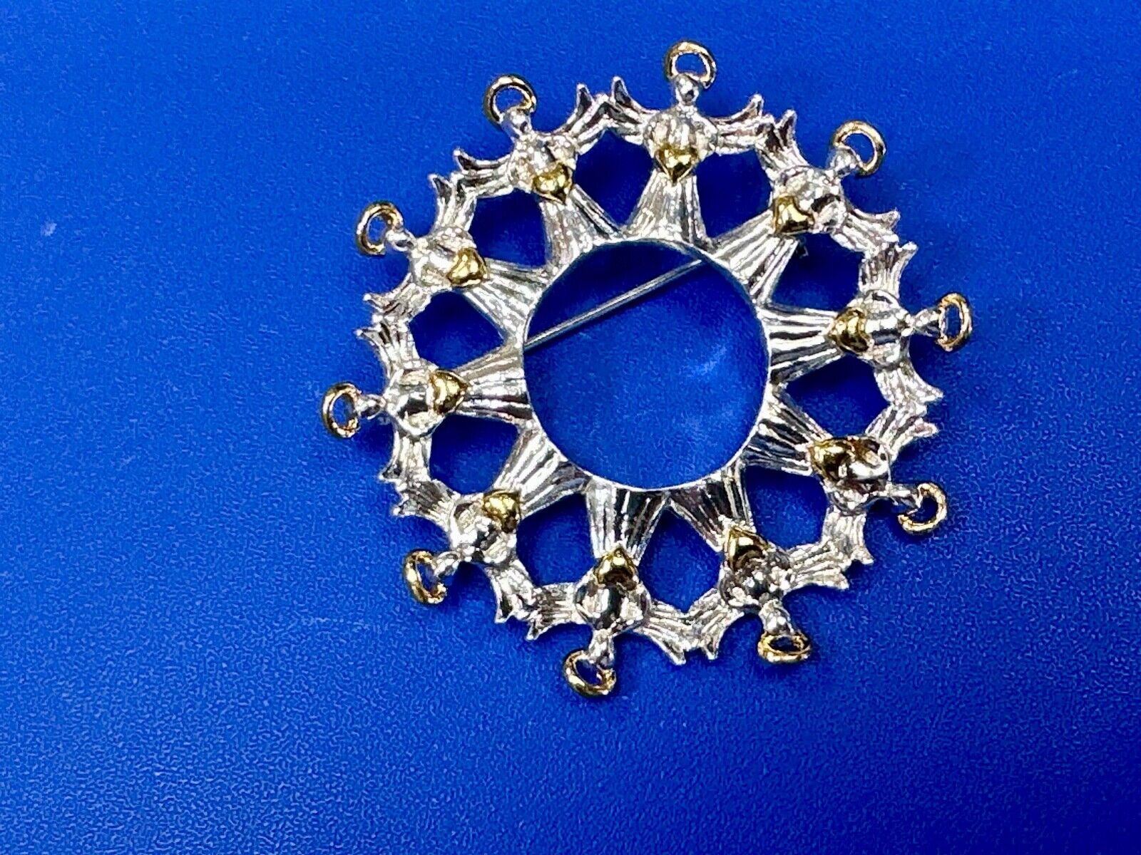 Angles in Circular pattern holiday wreath Avon signed vintage brooch pin
