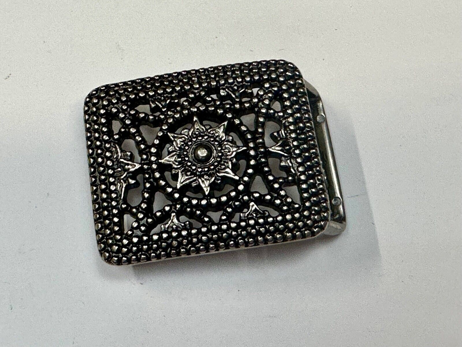 Antique dotted vintage style - modern see through belt buckle