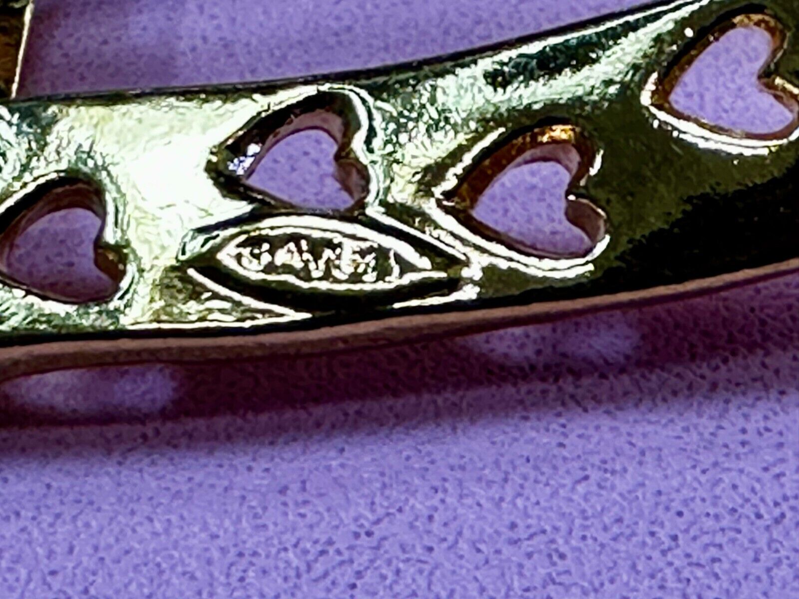 True Hearts Valentine Days Open Cutout Gold Tone Vintage Brooch Pin Signed Avon