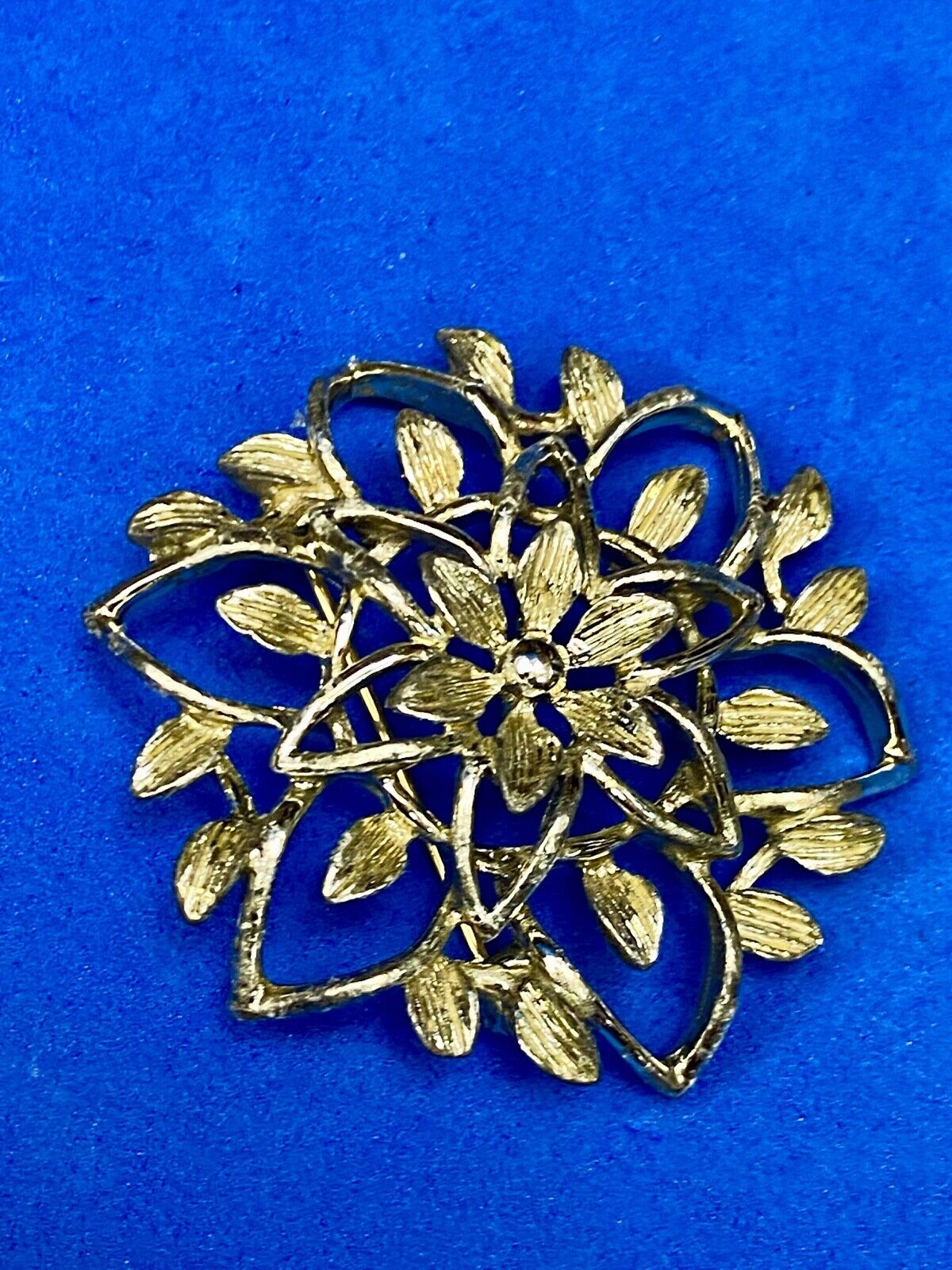 VINTAGE  SARAH COVENTRY SILVER TONE SEE THROUGH LEAF BROOCH