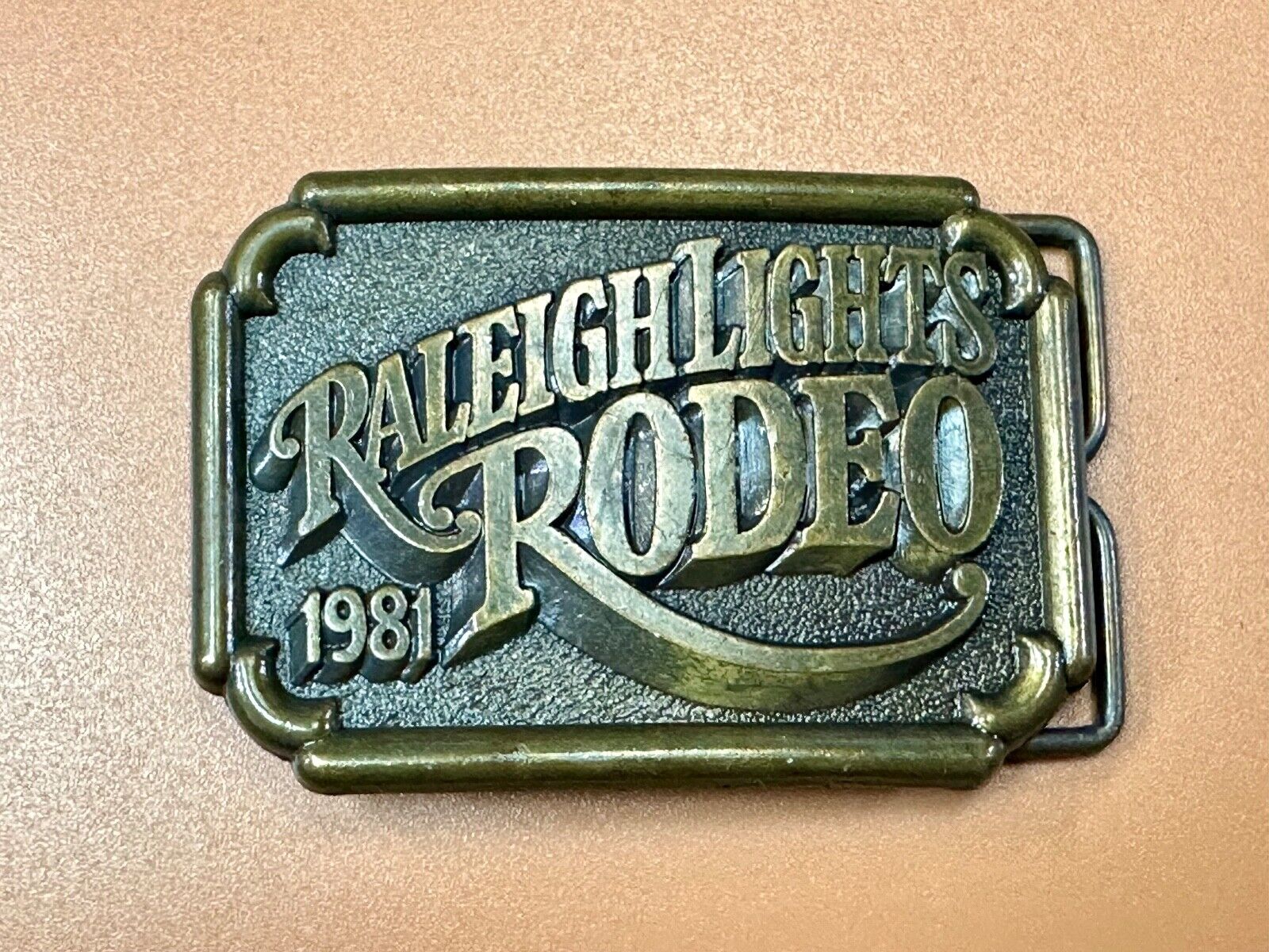Vintage 1981 RALEIGH LIGHTS RODEO CIGARETTES SPONSOR Brass tone belt buckle