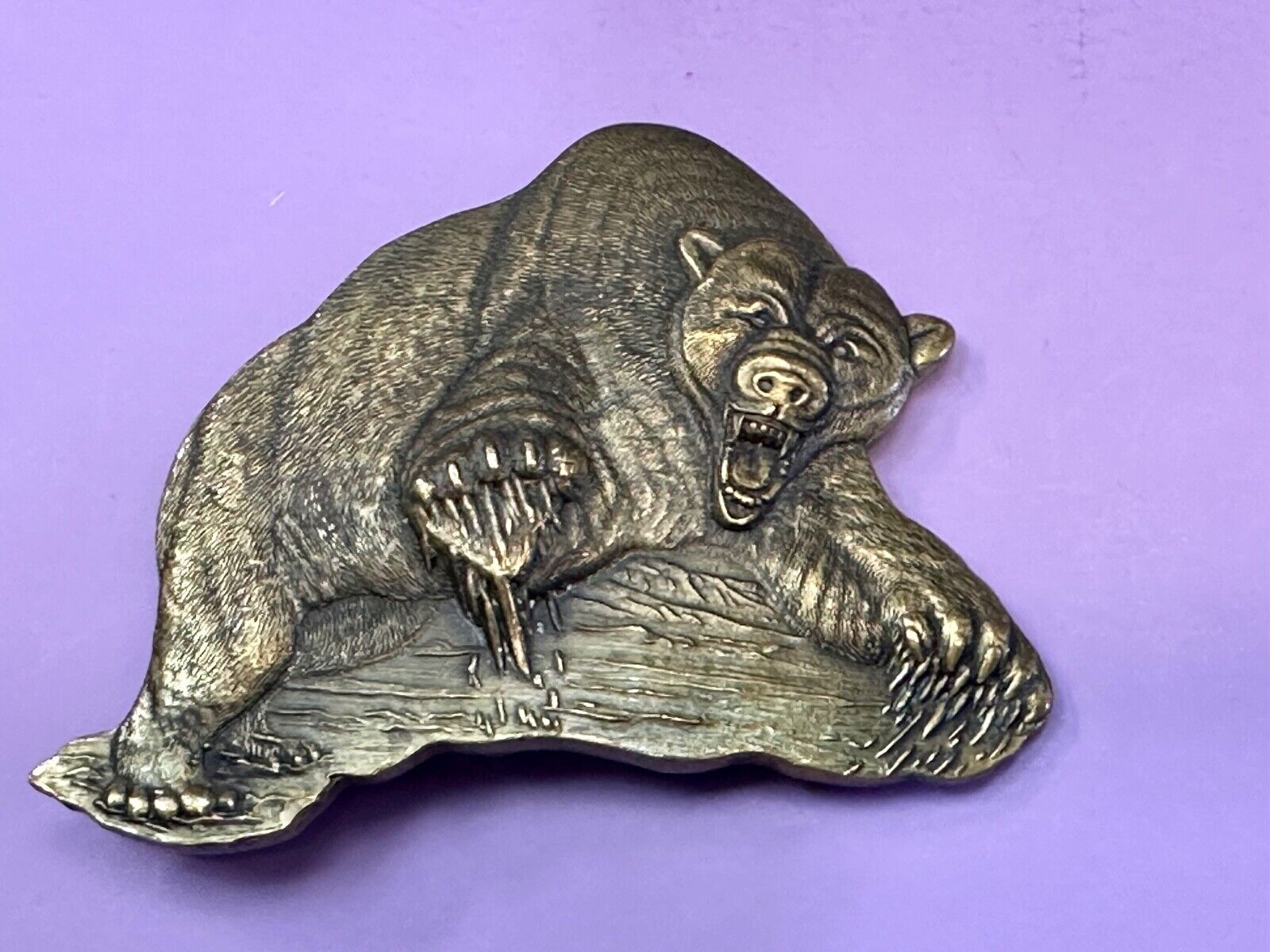 Attacking Grizzly BEAR - Paw reaching out 3D figural belt buckle