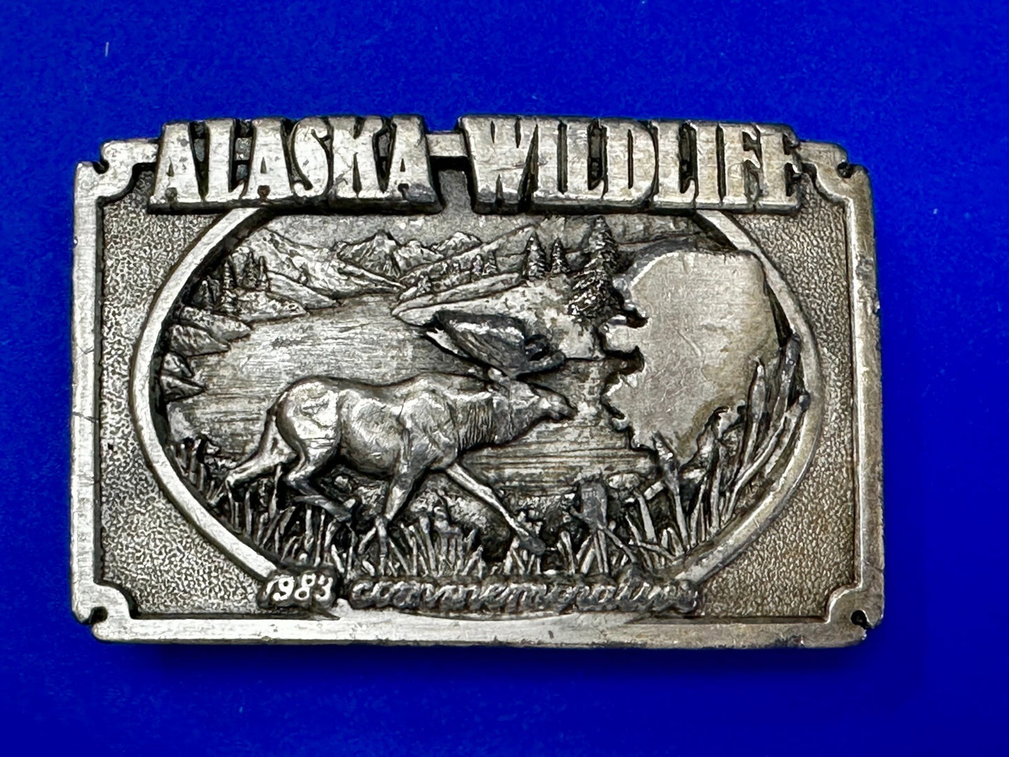 ALASKA WILDLIFE Animal Mountain Scene 1983 Commemorative Siskiyou Belt Buckle