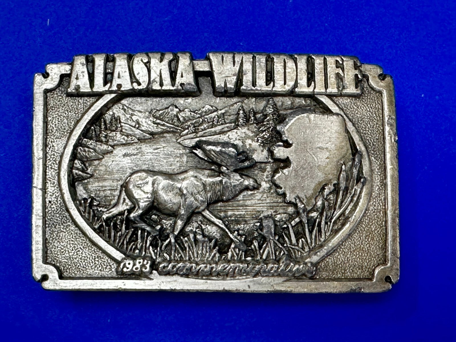 ALASKA WILDLIFE Animal Mountain Scene 1983 Commemorative Siskiyou Belt Buckle