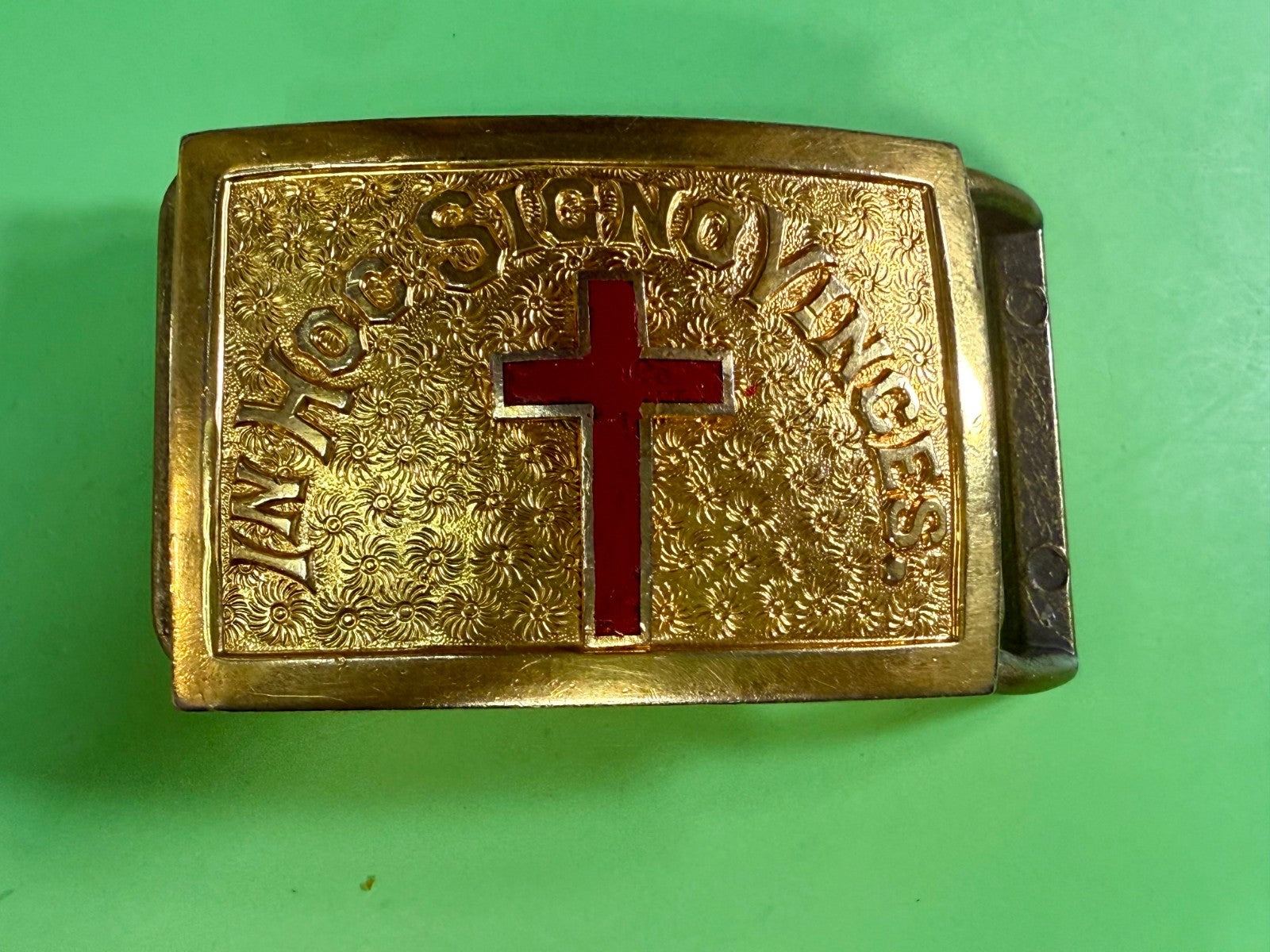 VINTAGE In Hoc Signo Vinces Masonic Knights Templar RED CROSS Belt Buckle