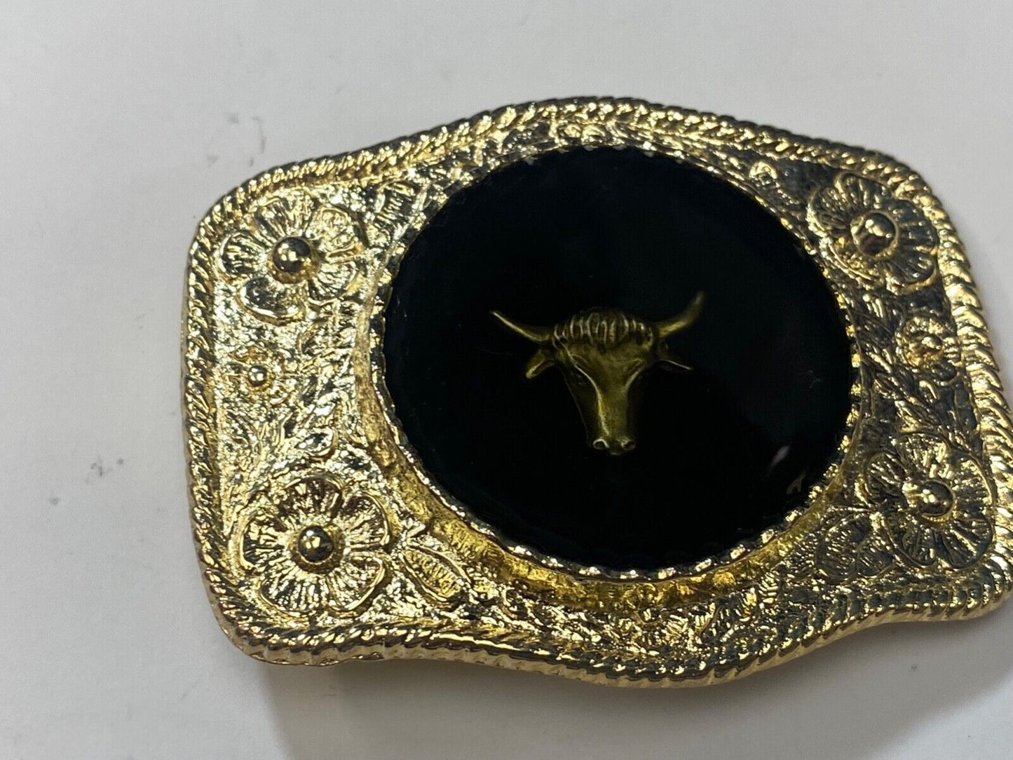 Unique Translucent centerpiece - Texas LongHorn Steer Head western belt buckle