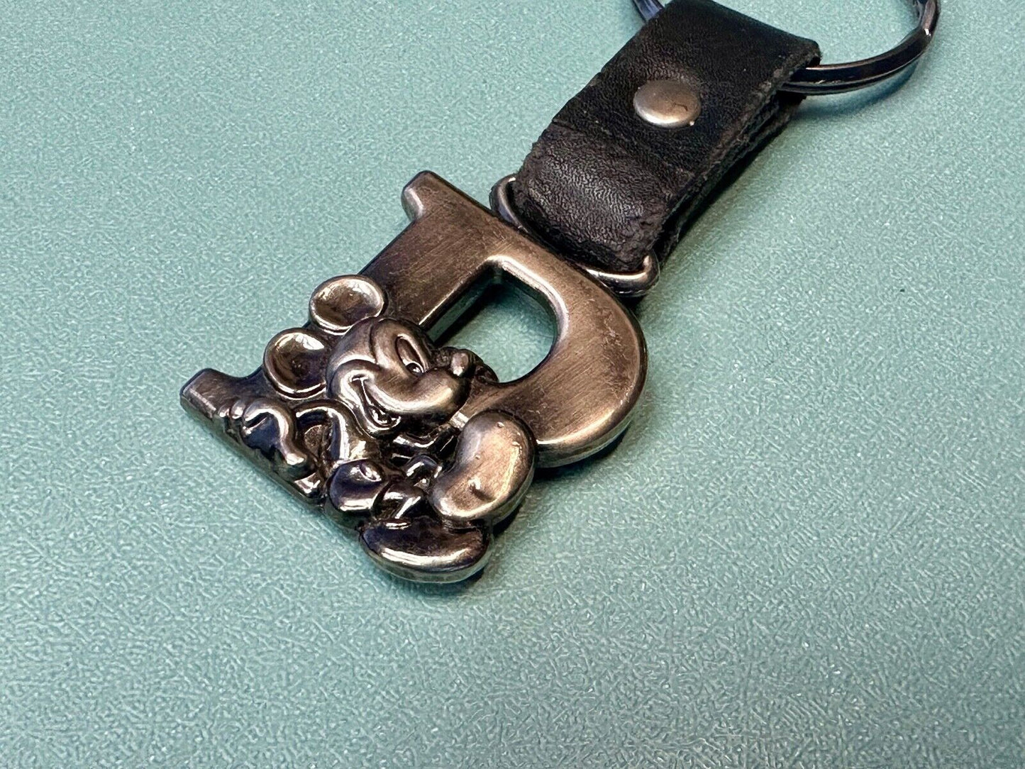 VINTAGE LETTER INITIAL P or B MICKEY MOUSE DISNEY KEYCHAIN LEATHER FOB