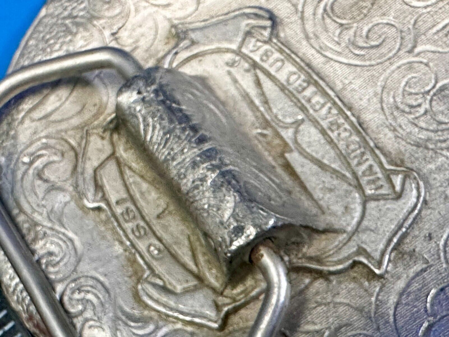 Alaska Wolf Howling at the Moon Vintage SSI Diamond Cut Belt Buckle Handmade USA