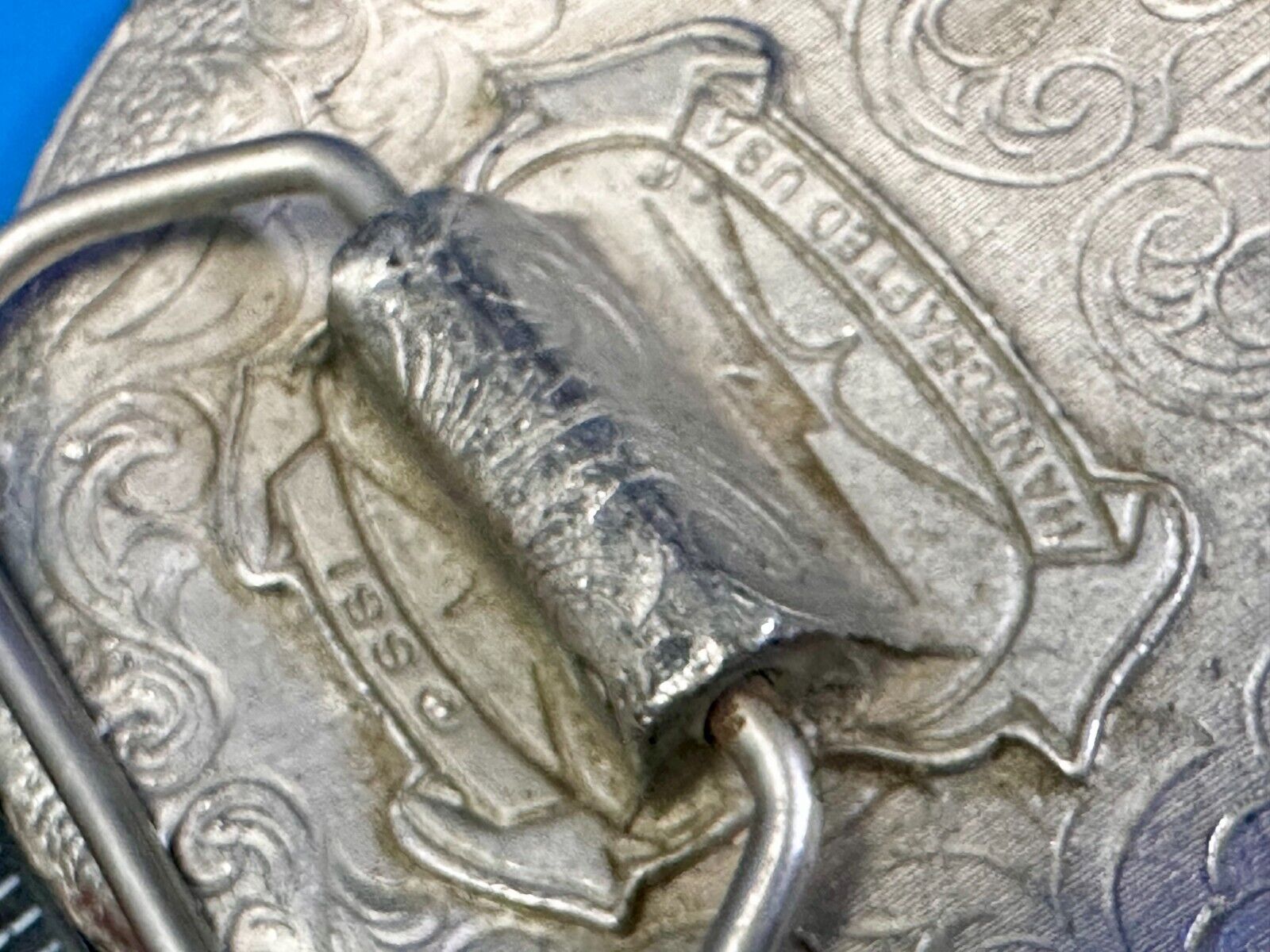Alaska Wolf Howling at the Moon Vintage SSI Diamond Cut Belt Buckle Handmade USA