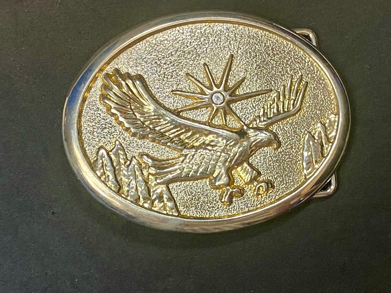 VINTAGE GOLD TONE AMERICAN EAGLE IN FLIGHT BELT BUCKLE with STAR Burst