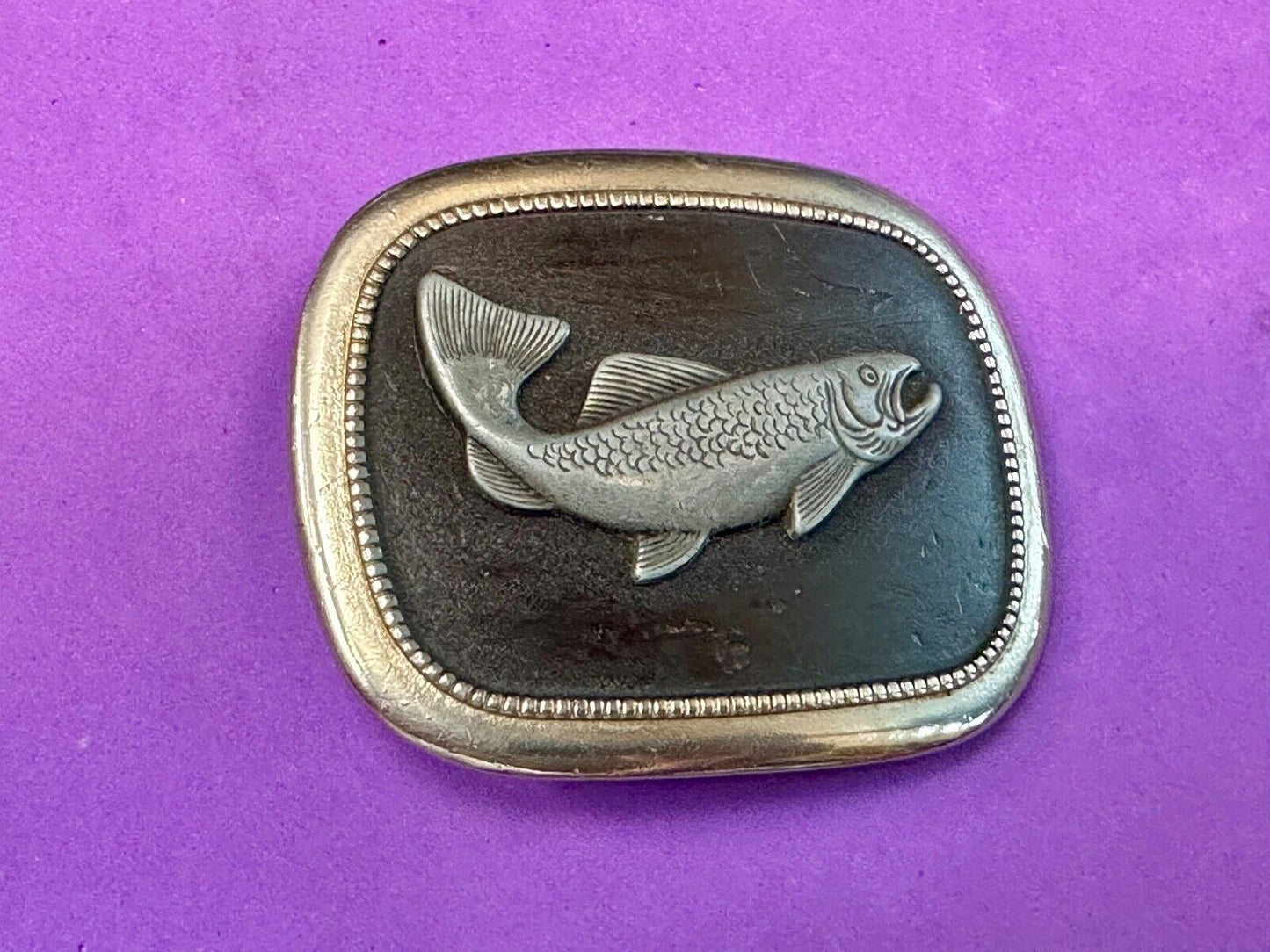 Vintage Curved Fish jumping to lure bait fishing belt buckle - perfect gift!