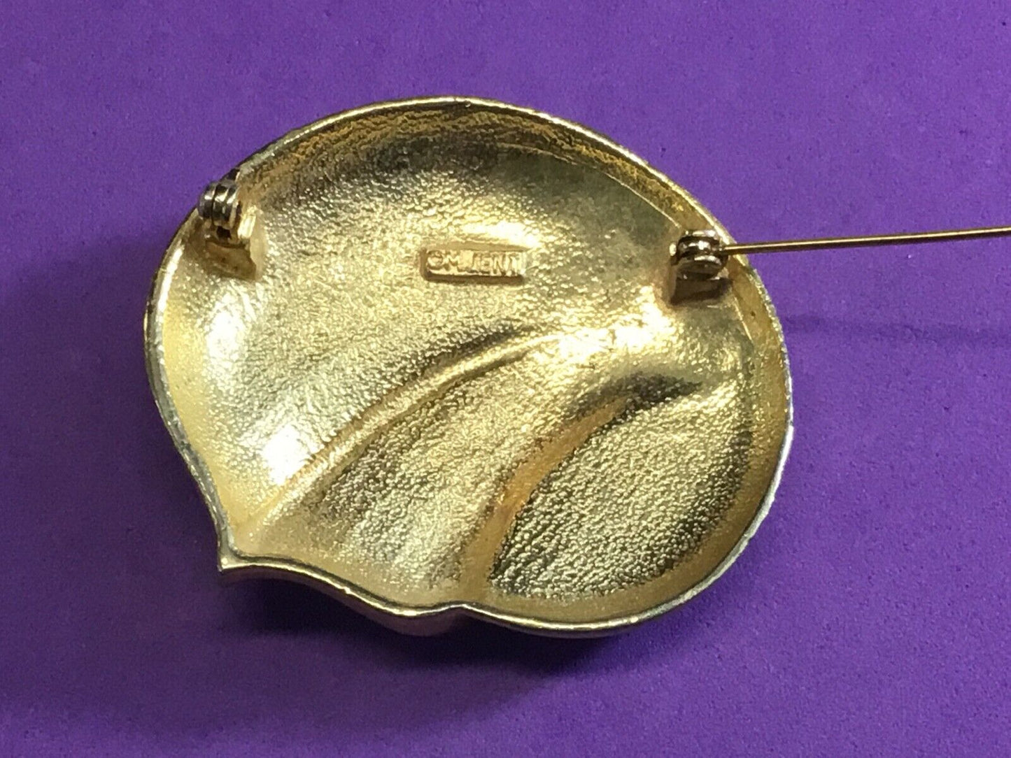 Vintage  Mjent M Jent gold tone pin brooch