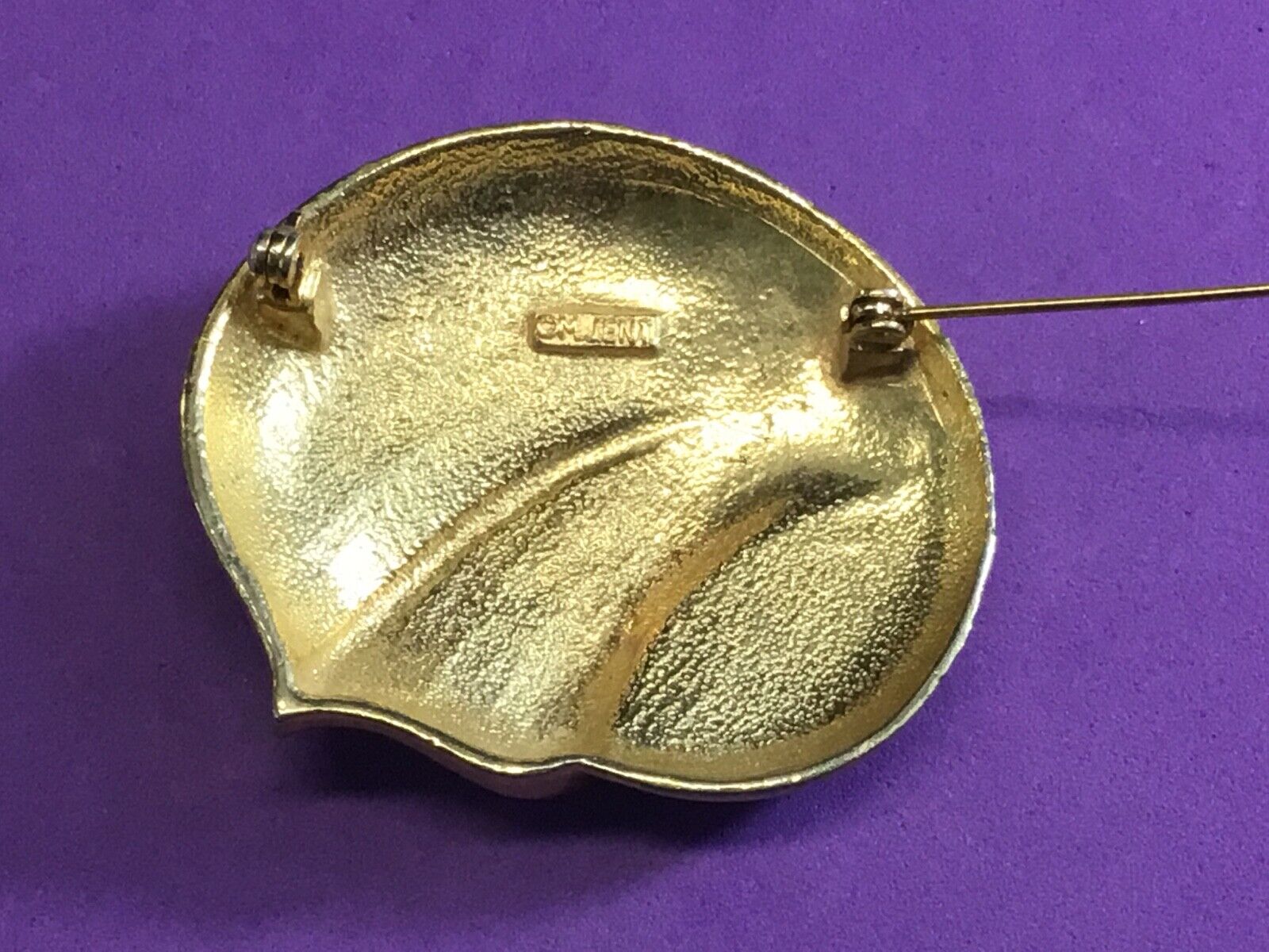 Vintage  Mjent M Jent gold tone pin brooch