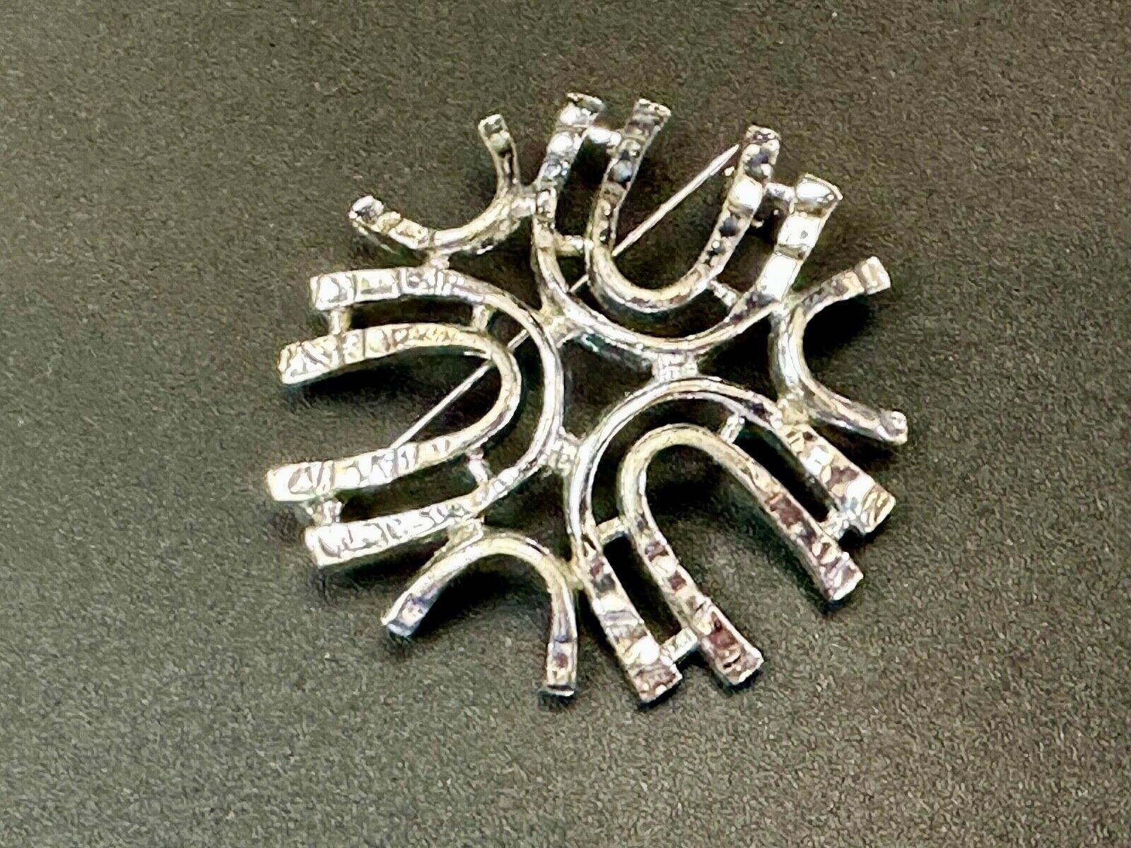 unique see through Sarah Coventry signed silver tone brooch pin