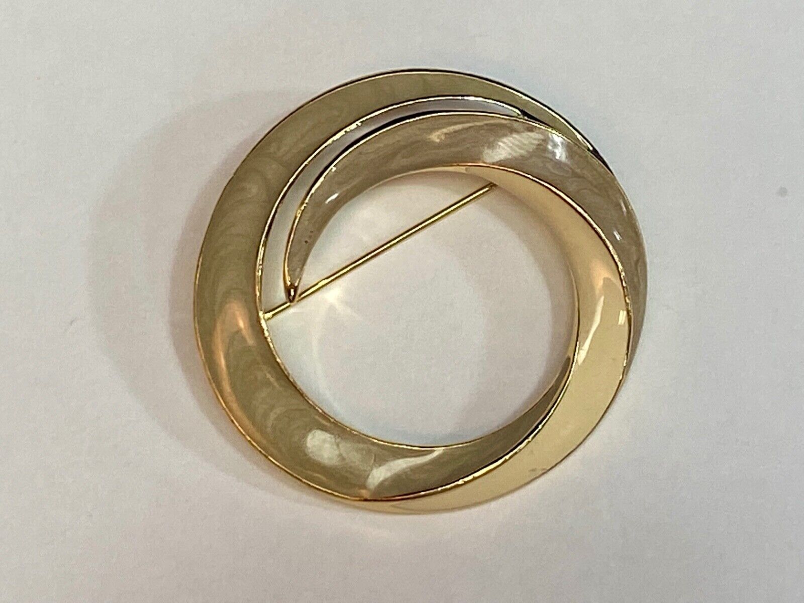 Vintage Trifari Brooch Pin Taupe Beige Cream Nude Enamel Swirl Circle Gold Tone 