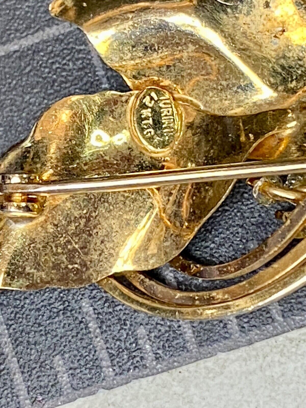 Vintage Etched Three Leaf Jewelry Gold Tone Brooch Pin Signed Turin?
