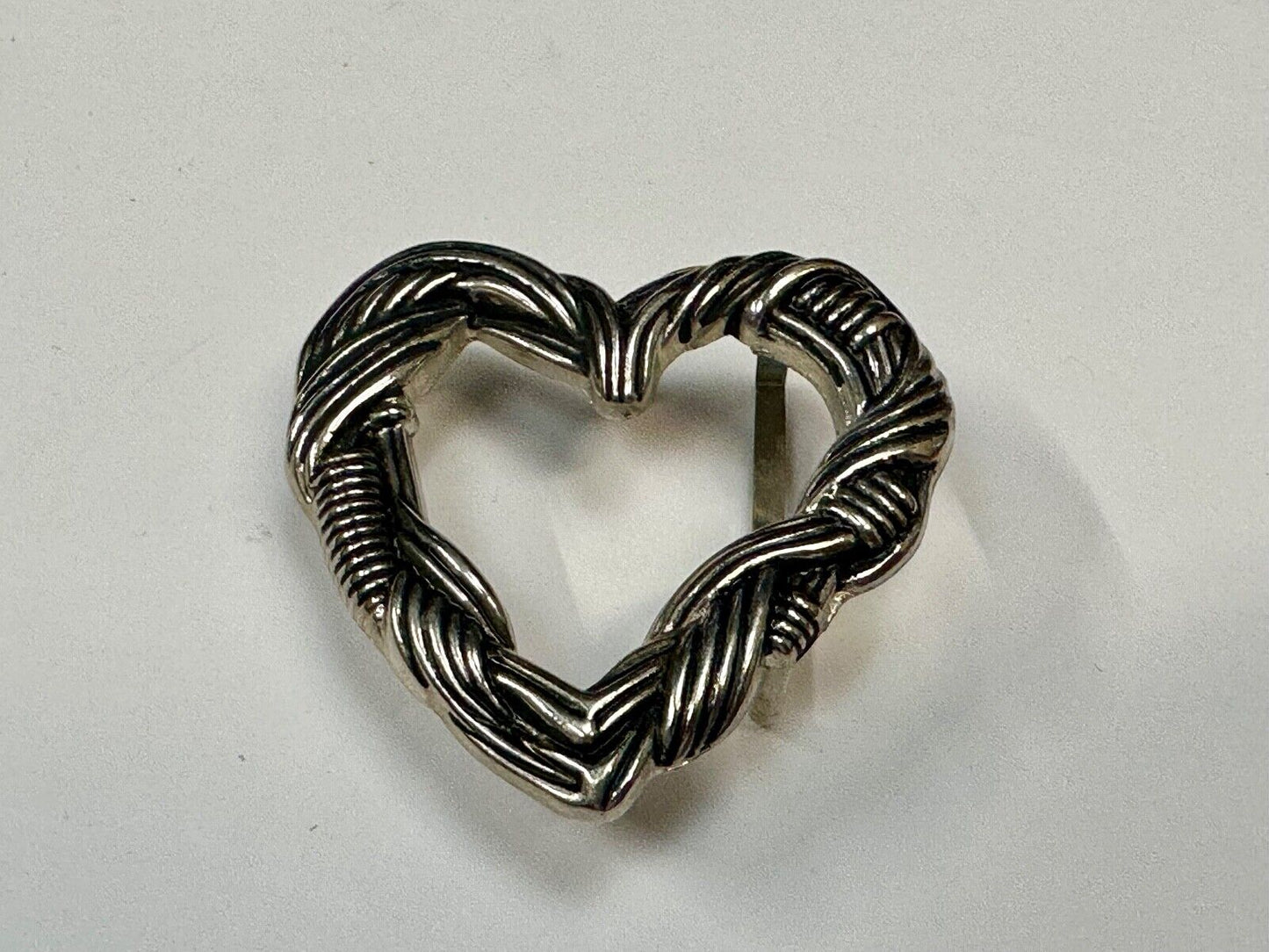 Adorable Twisted HEART - rope wire pattern small 2" wide cutout belt buckle