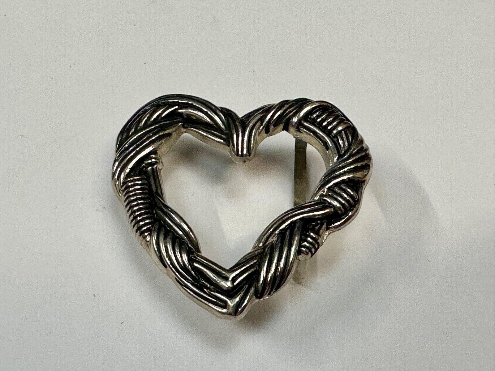 Adorable Twisted HEART - rope wire pattern small 2" wide cutout belt buckle