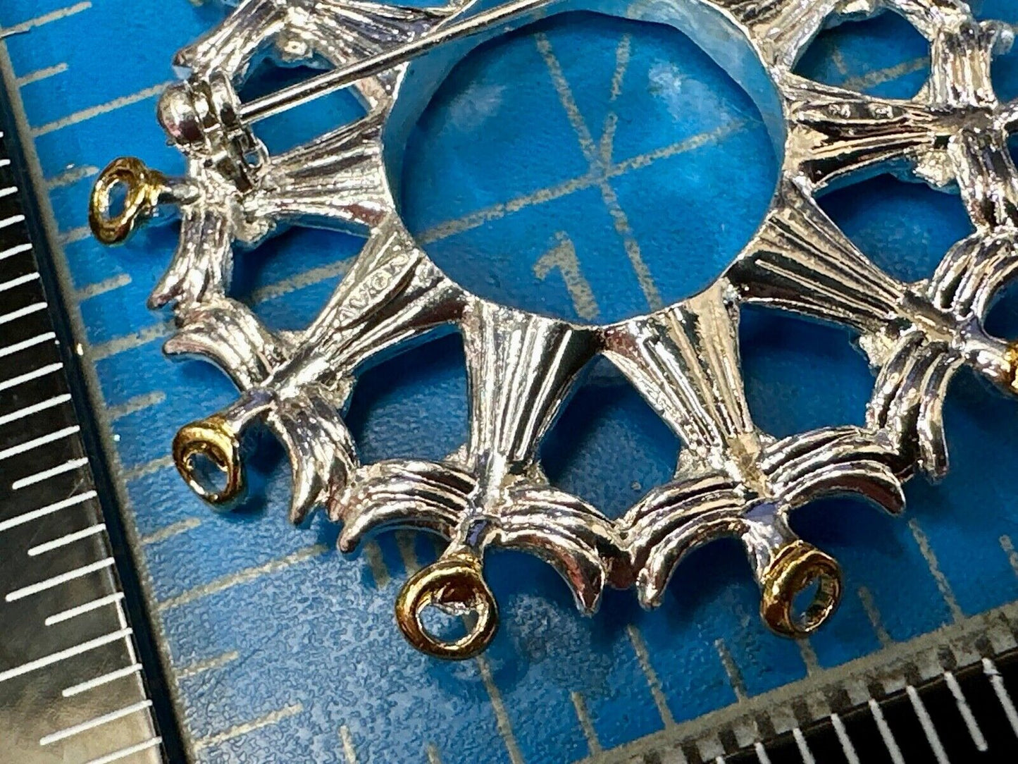 Angles in Circular pattern holiday wreath Avon signed vintage brooch pin