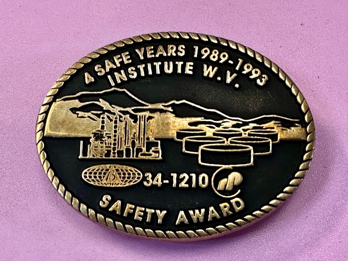 34-110 A Safe Years 1989-1993 W.V Safety Institute Award Koza's Inc Belt Buckle
